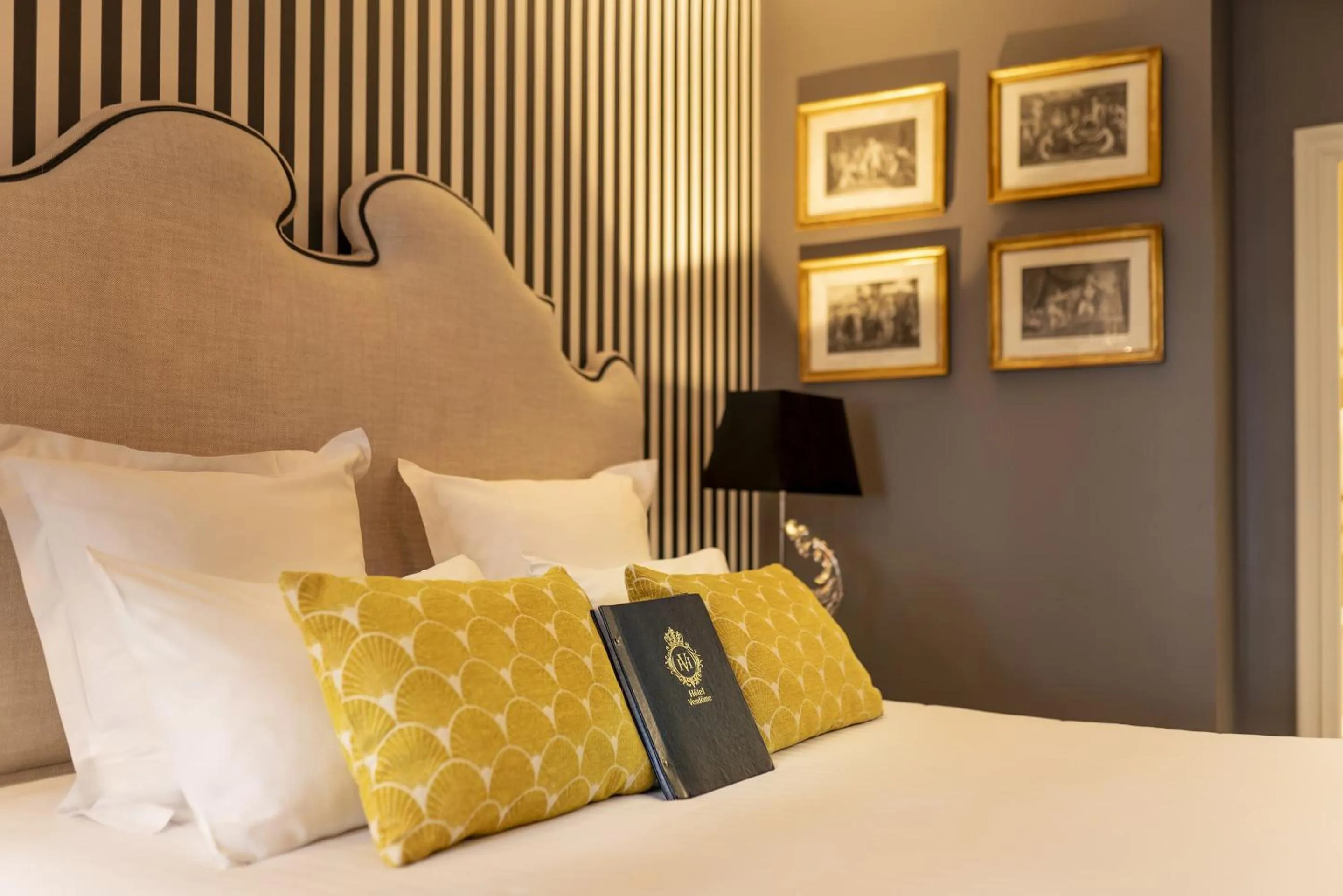 Bed in Hotel Vendome - BW Signature Collection