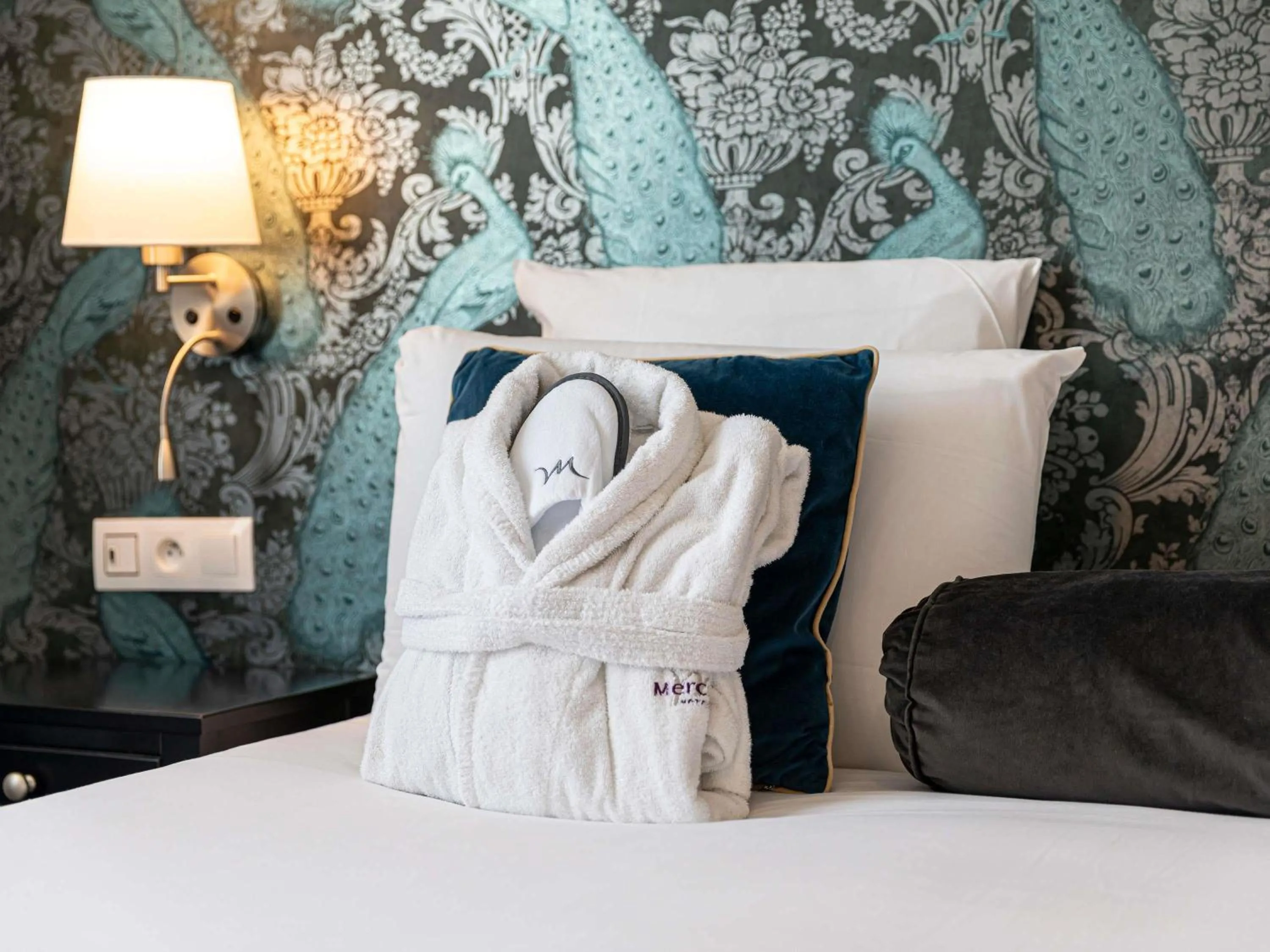 Bedroom, Bed in Mercure Paris Saint Cloud Hippodrome