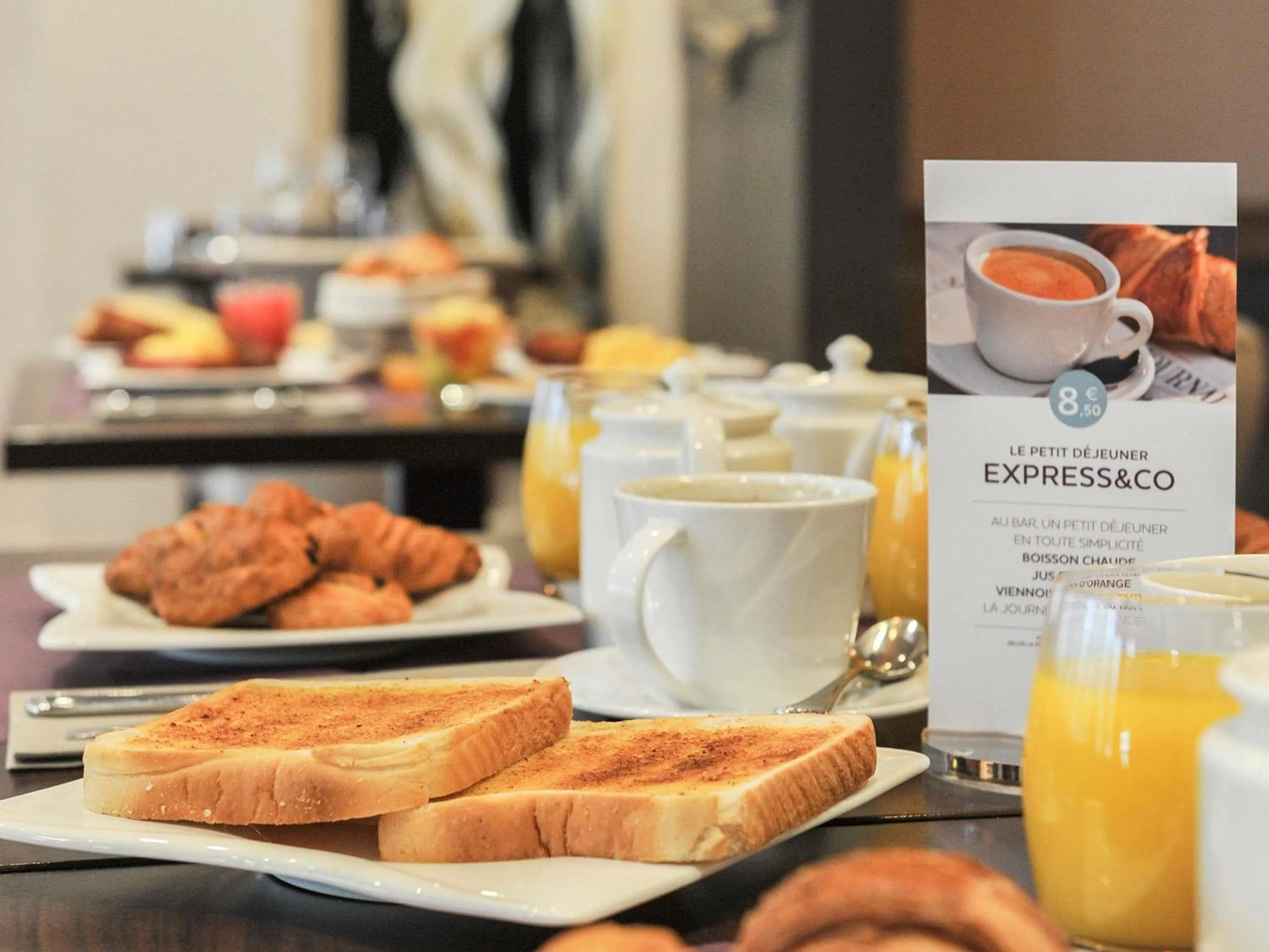 Breakfast in Mercure Paris Saint Cloud Hippodrome