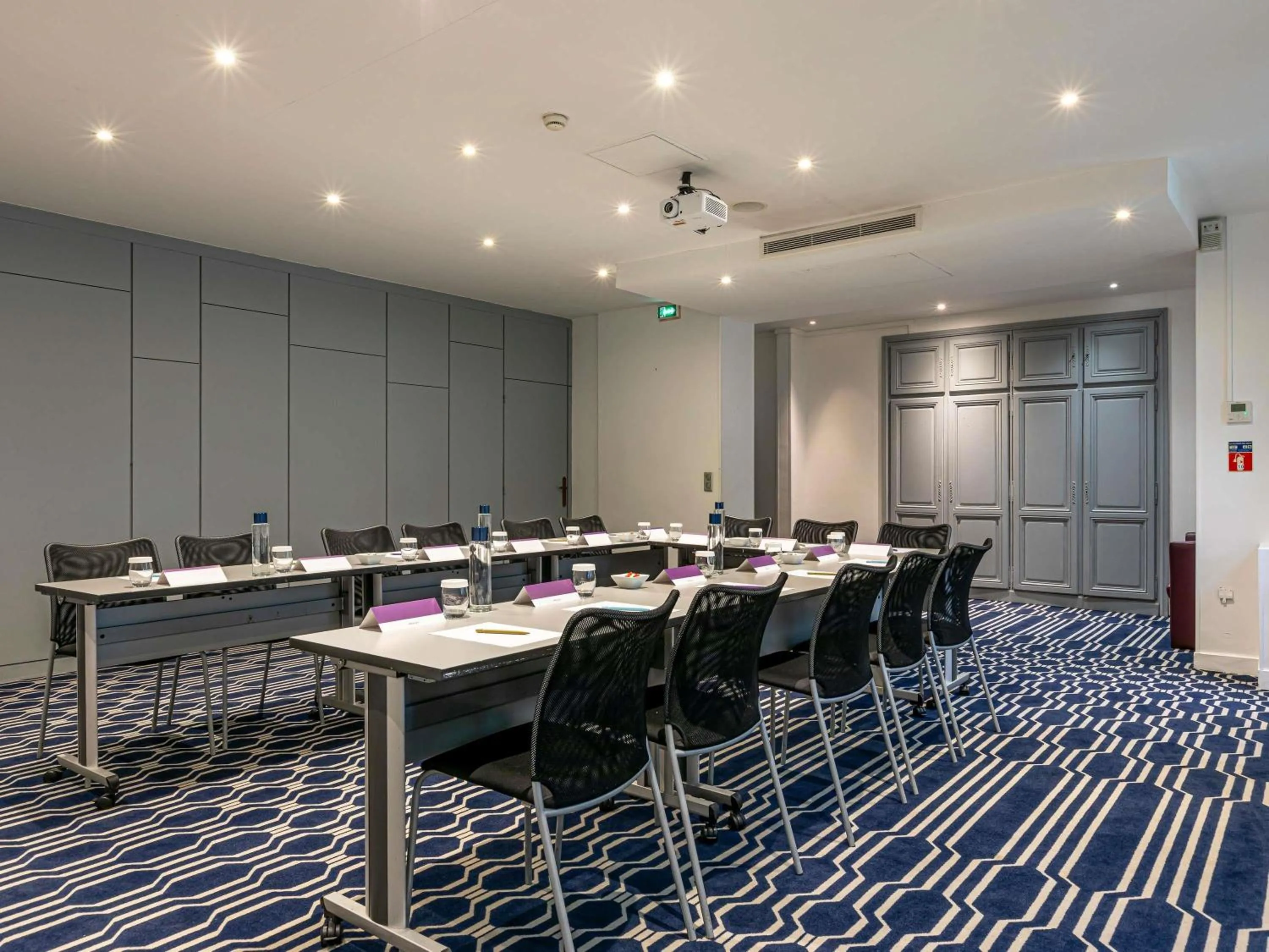 Meeting/conference room in Mercure Paris Saint Cloud Hippodrome