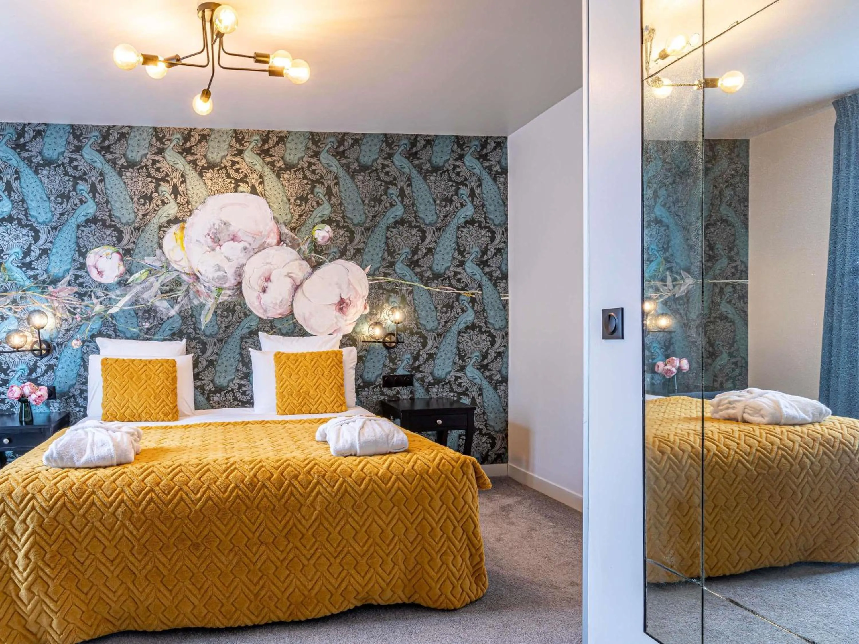 Bedroom, Bed in Mercure Paris Saint Cloud Hippodrome