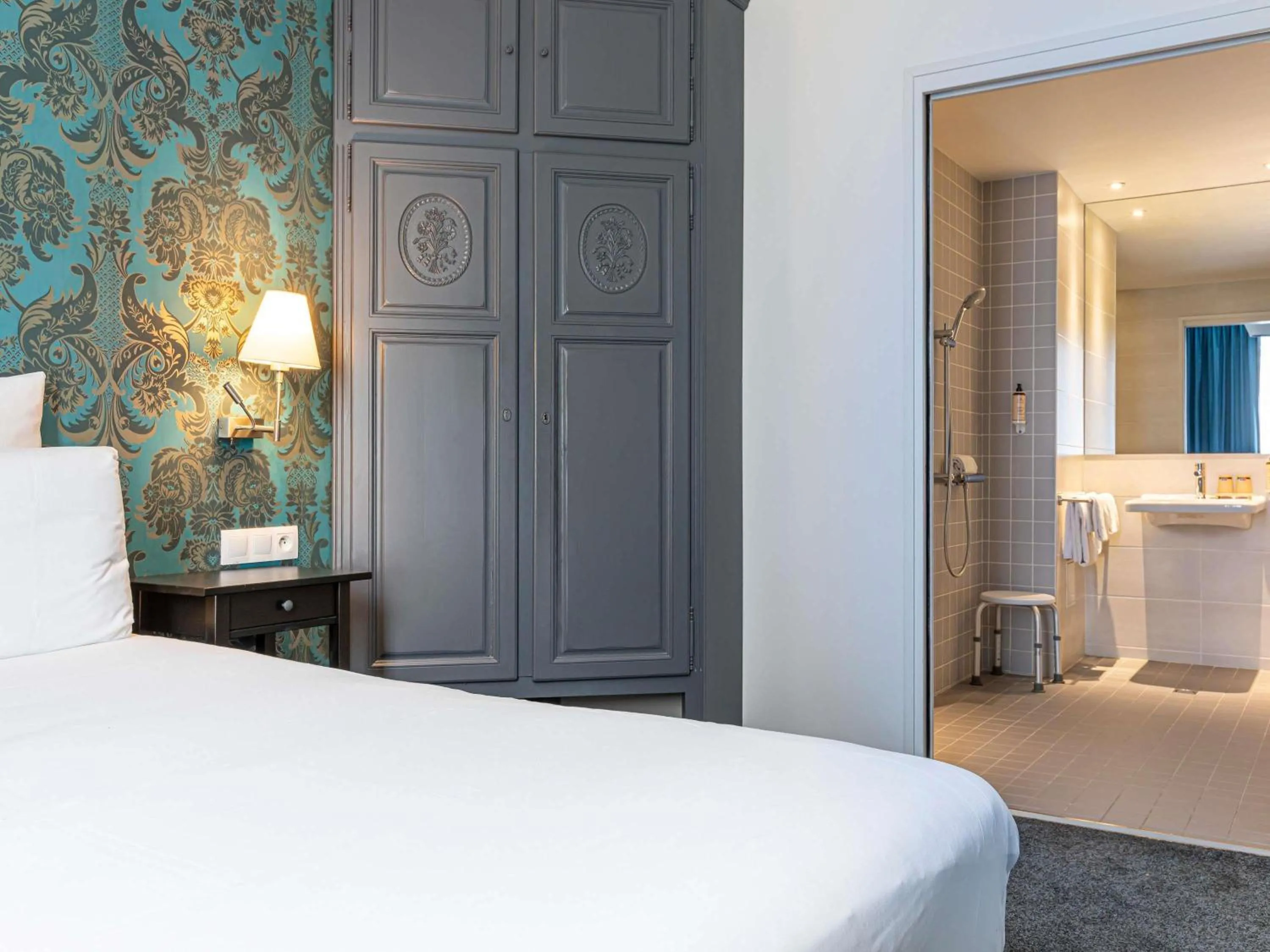 Bedroom, Bed in Mercure Paris Saint Cloud Hippodrome