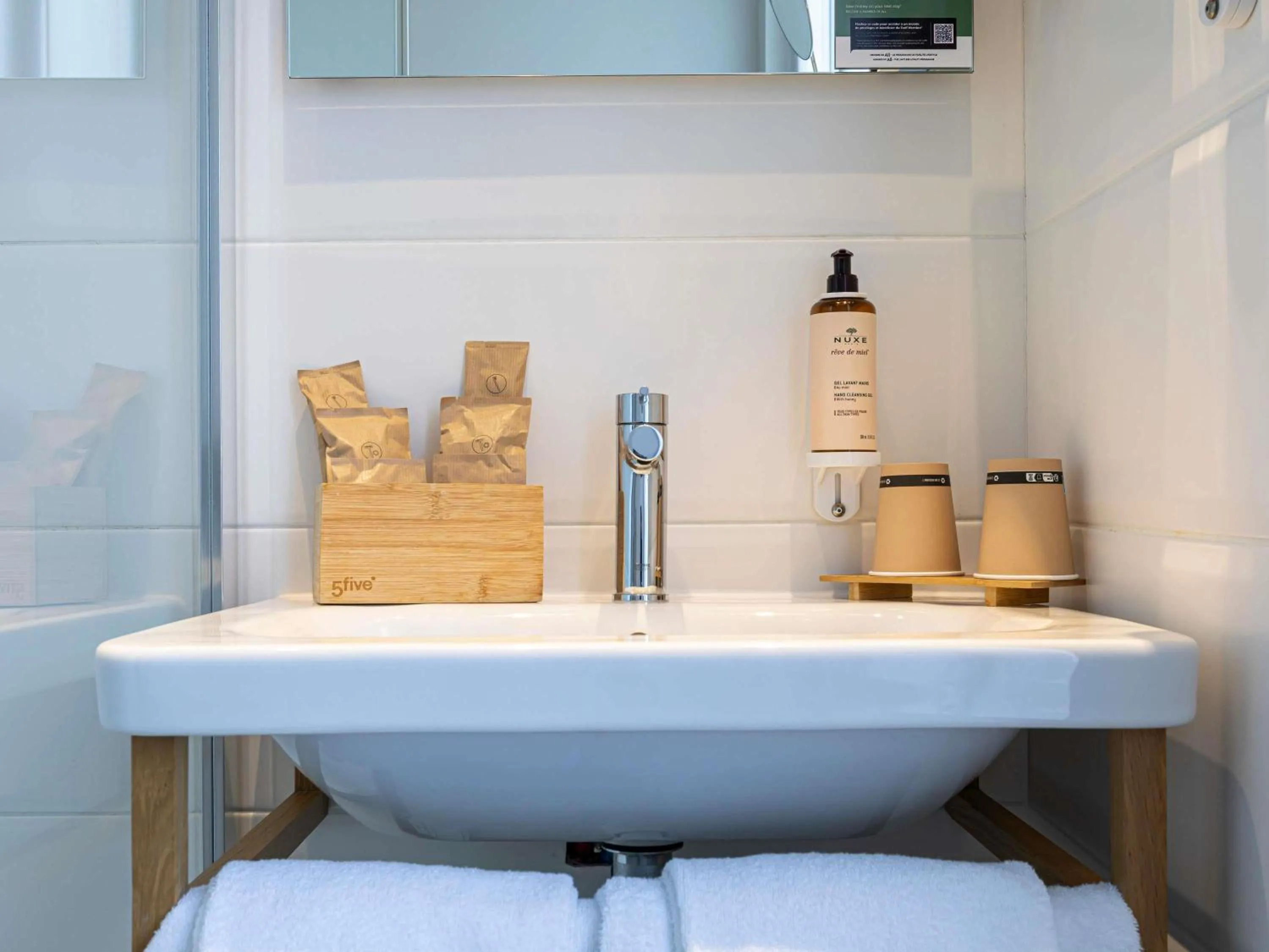 Bedroom in Mercure Paris Saint Cloud Hippodrome