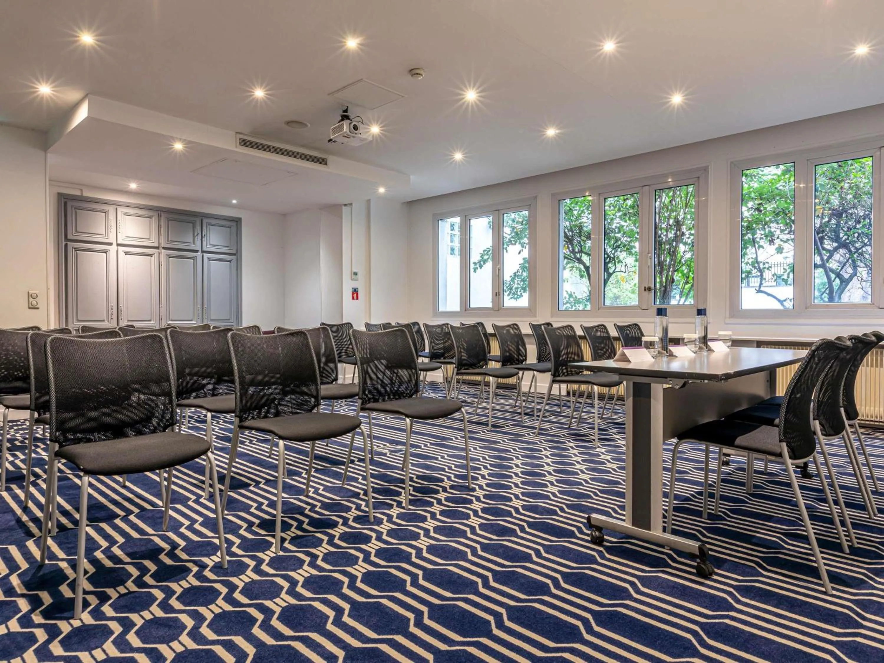 Meeting/conference room in Mercure Paris Saint Cloud Hippodrome