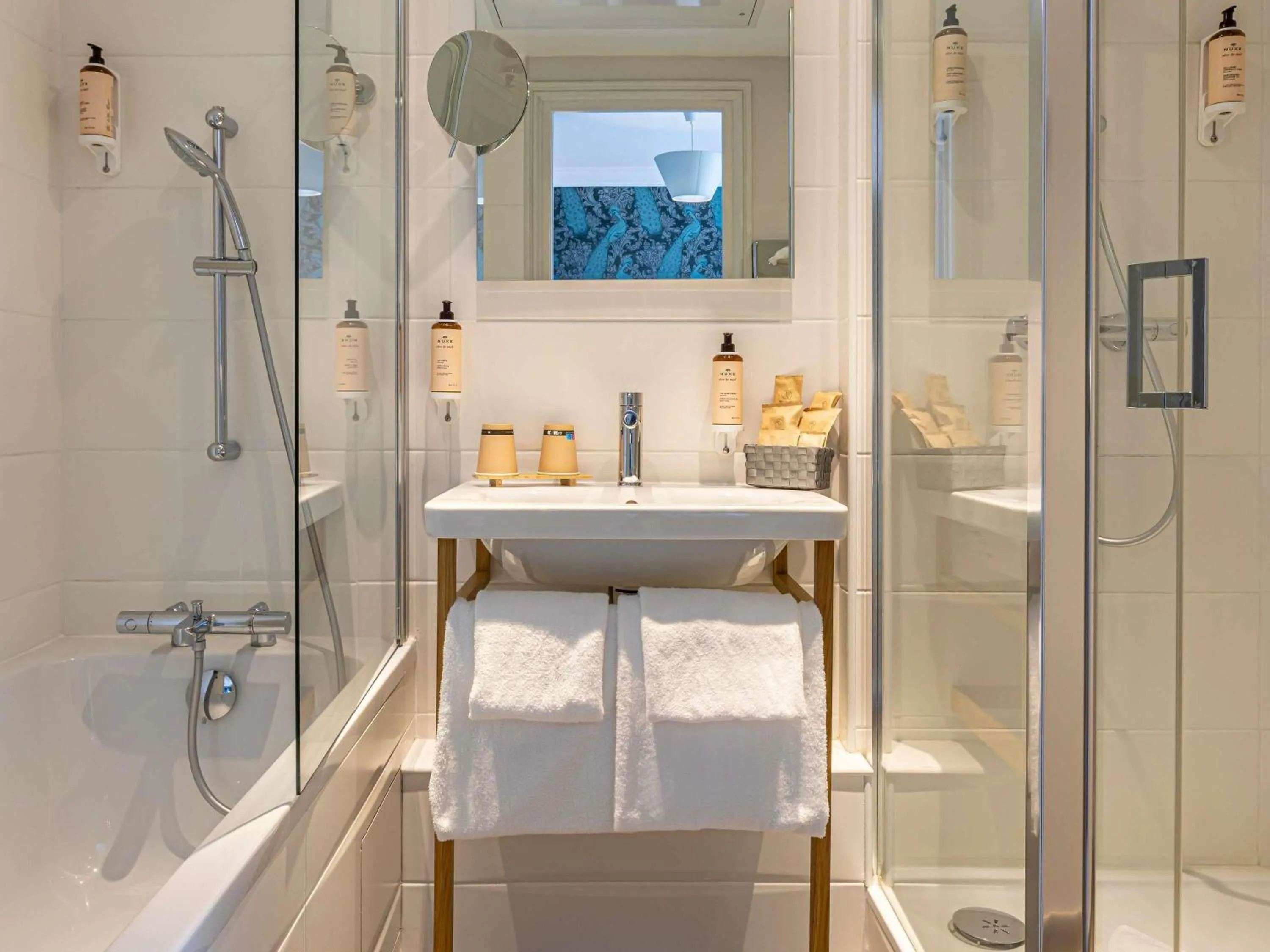 Bedroom in Mercure Paris Saint Cloud Hippodrome