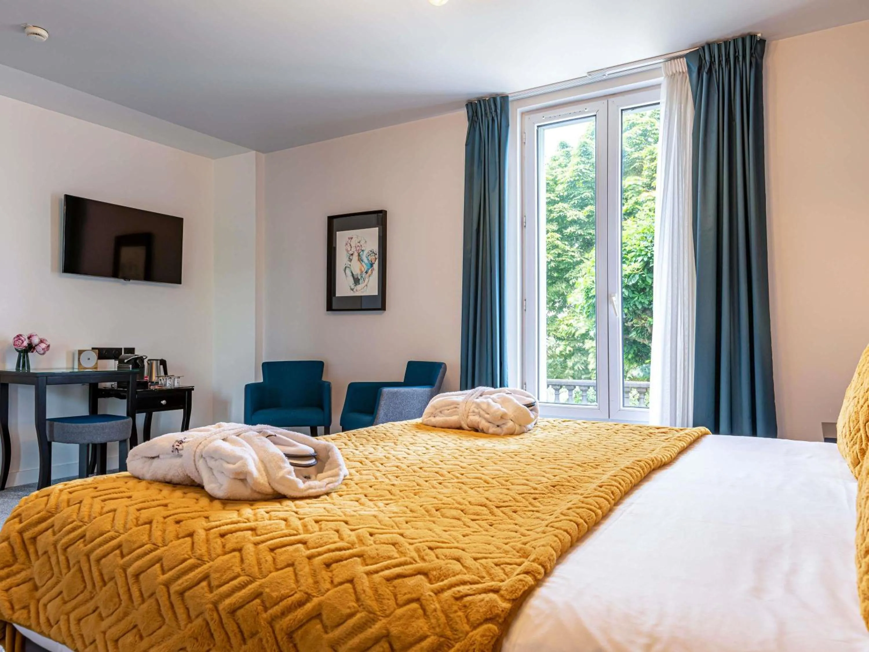 Other, Bed in Mercure Paris Saint Cloud Hippodrome