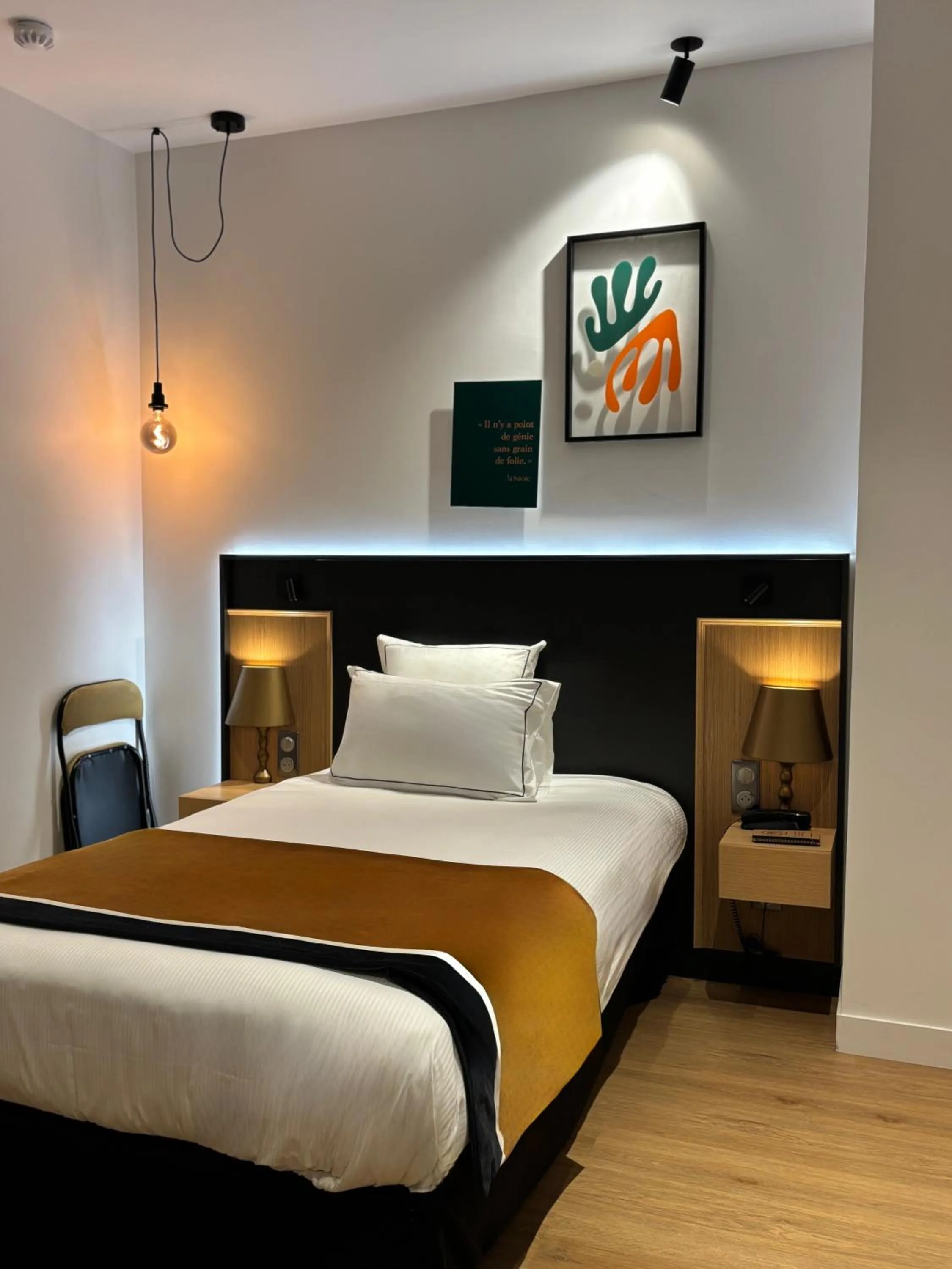 Bed in Star Champs-Elysées