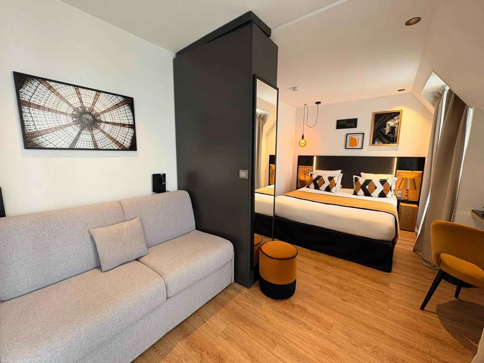 Bed in Star Champs-Elysées