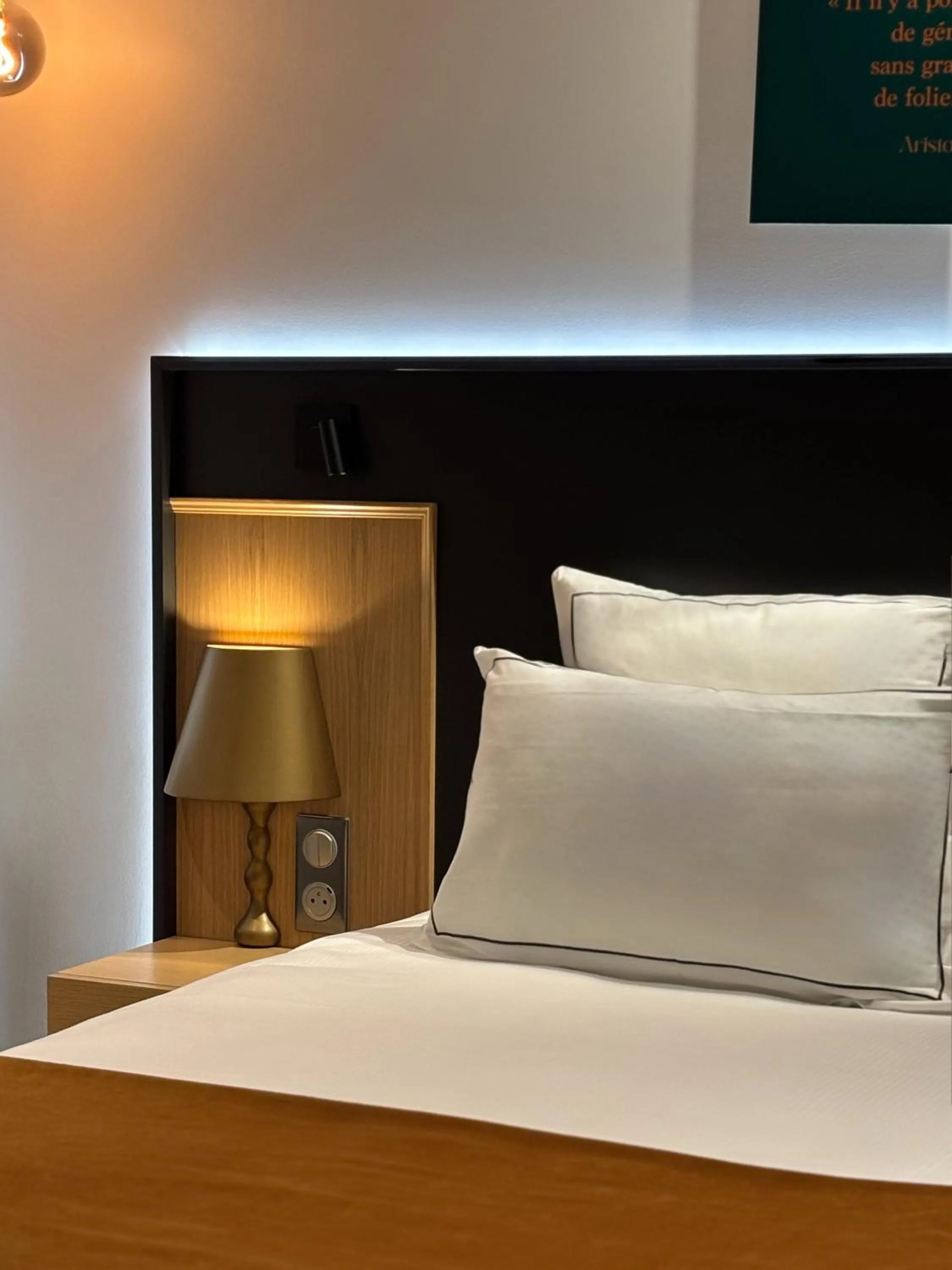 Bed in Star Champs-Elysées