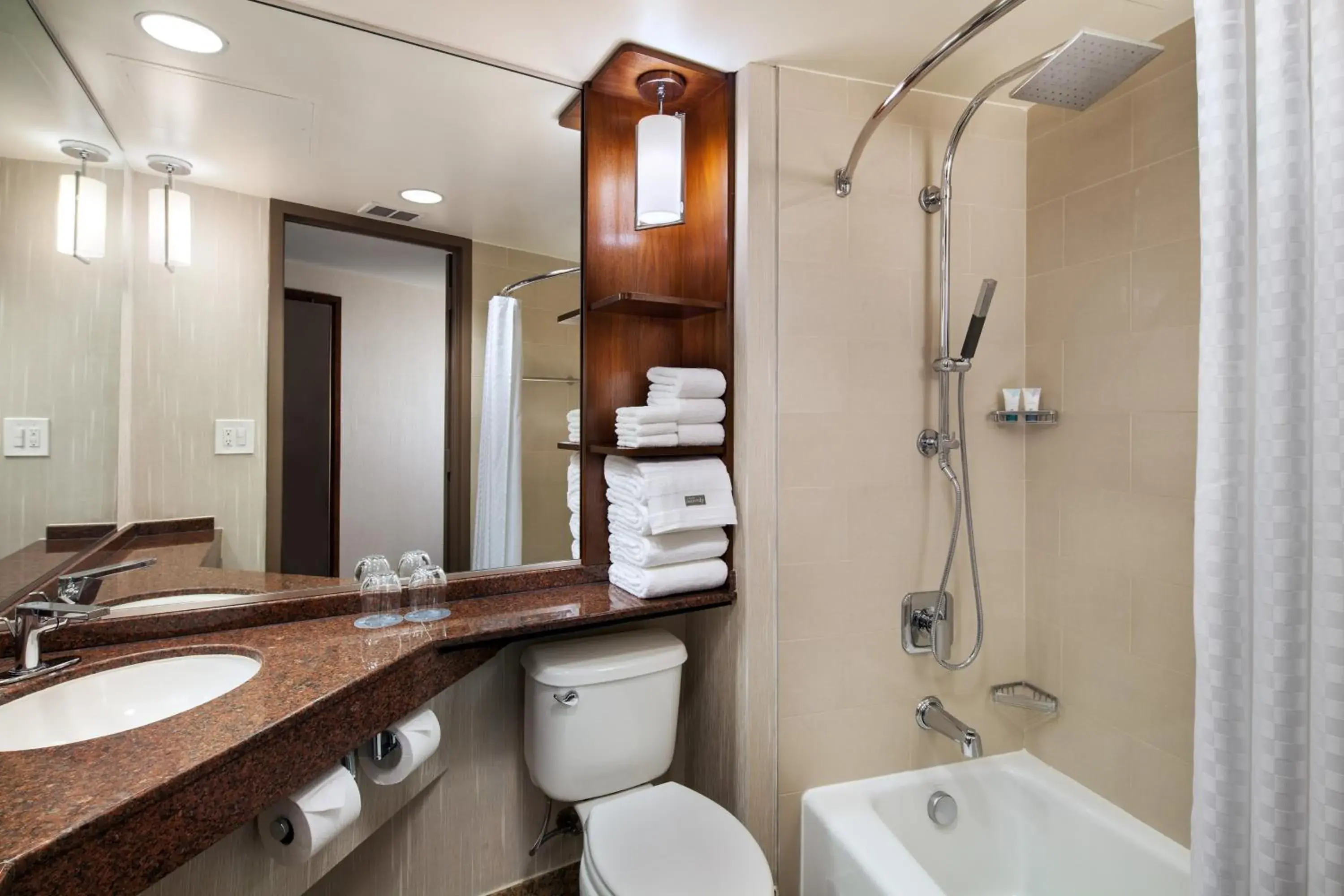 Traditional Double Room with City View - Hearing Accessible in The Westin Bonaventure Hotel & Suites, Los Angeles Traditional Double Room with City View - Hearing Accessible in The Westin Bonaventure Hotel & Suites, Los Angeles