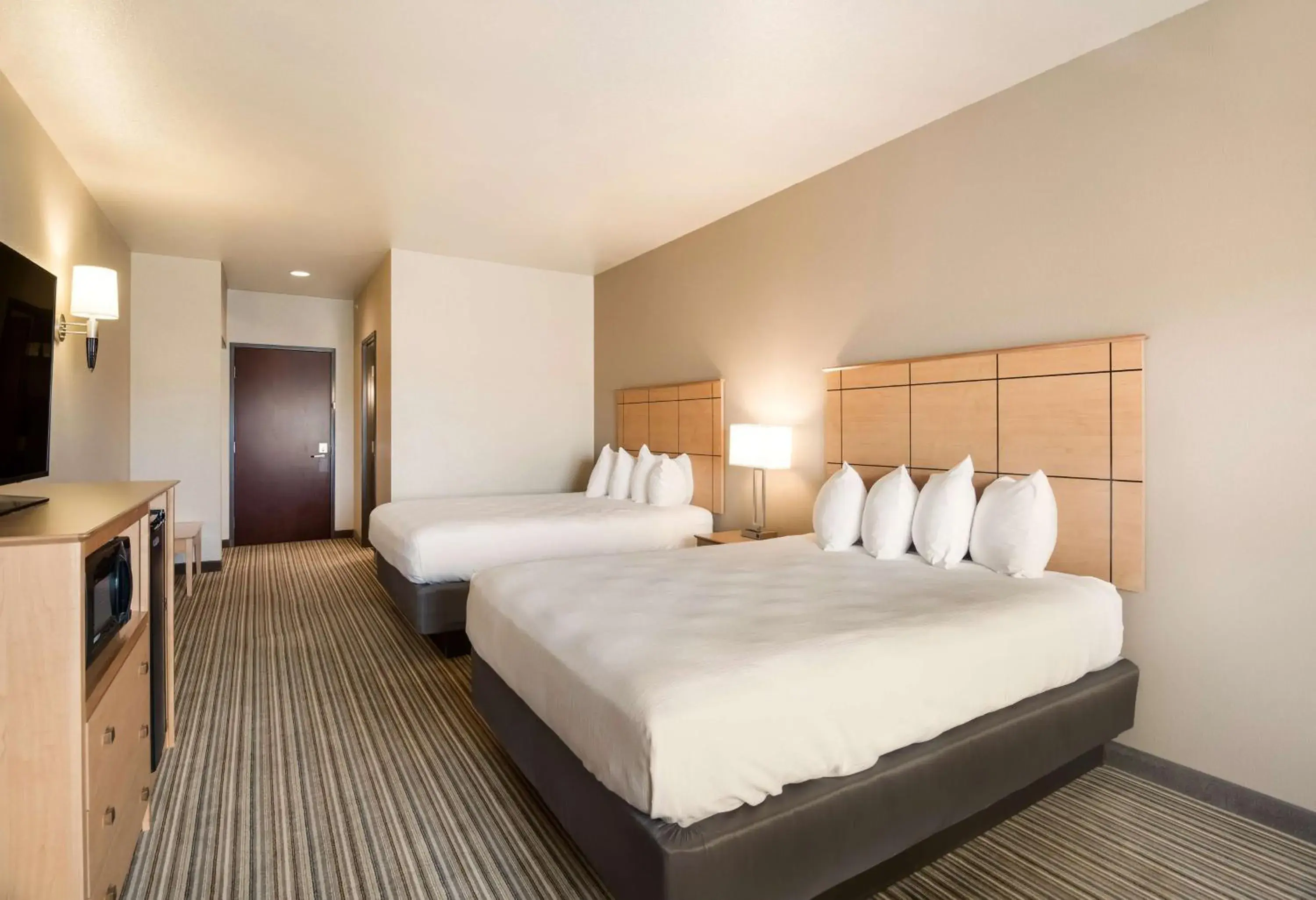 Queen Room with Two Queen Beds - Hearing Accessible in Best Western Shelby Inn & Suites Queen Room with Two Queen Beds - Hearing Accessible in Best Western Shelby Inn & Suites