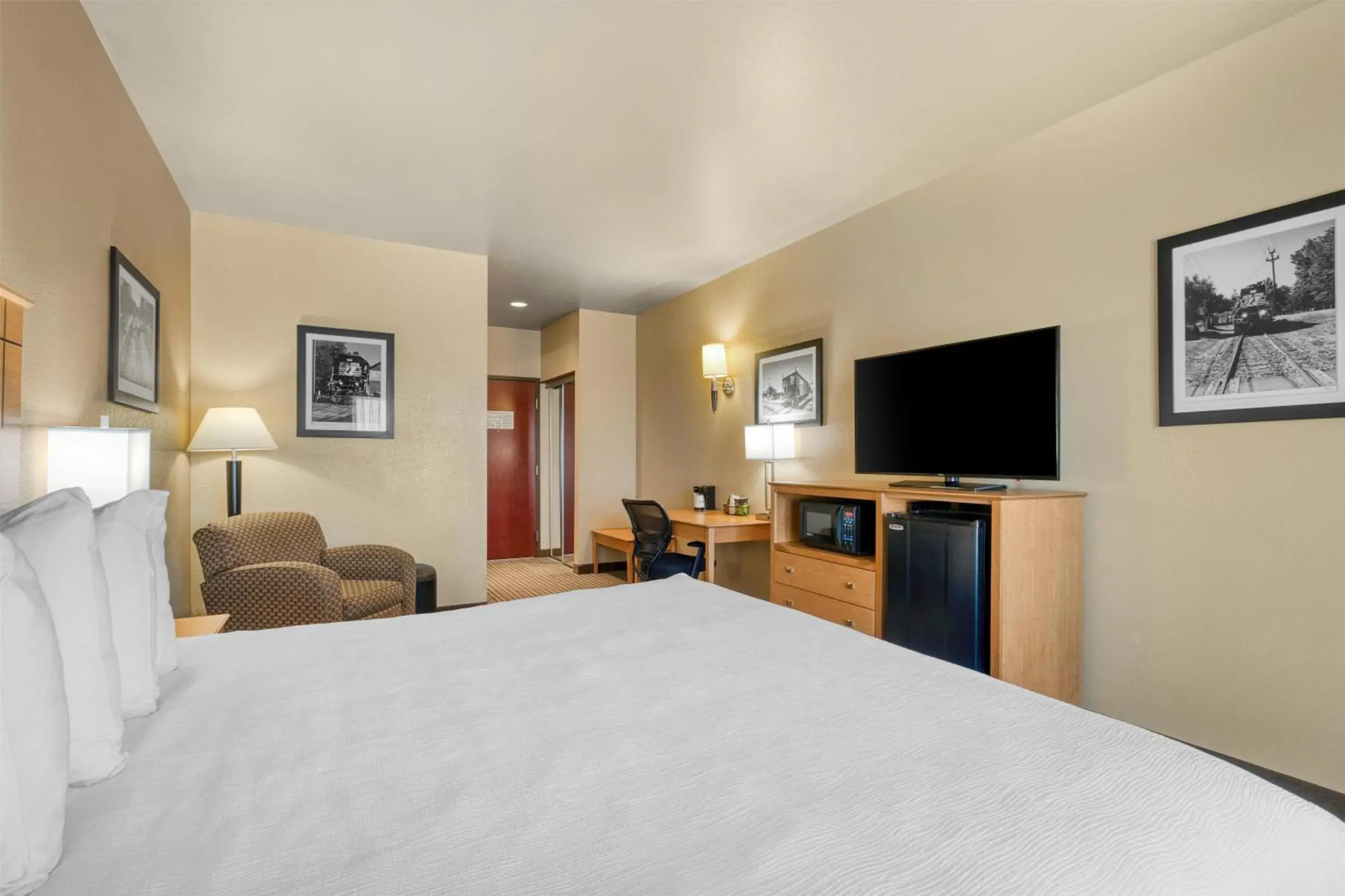 King Room - Disability Access/Non-Smoking in Best Western Shelby Inn & Suites King Room - Disability Access/Non-Smoking in Best Western Shelby Inn & Suites