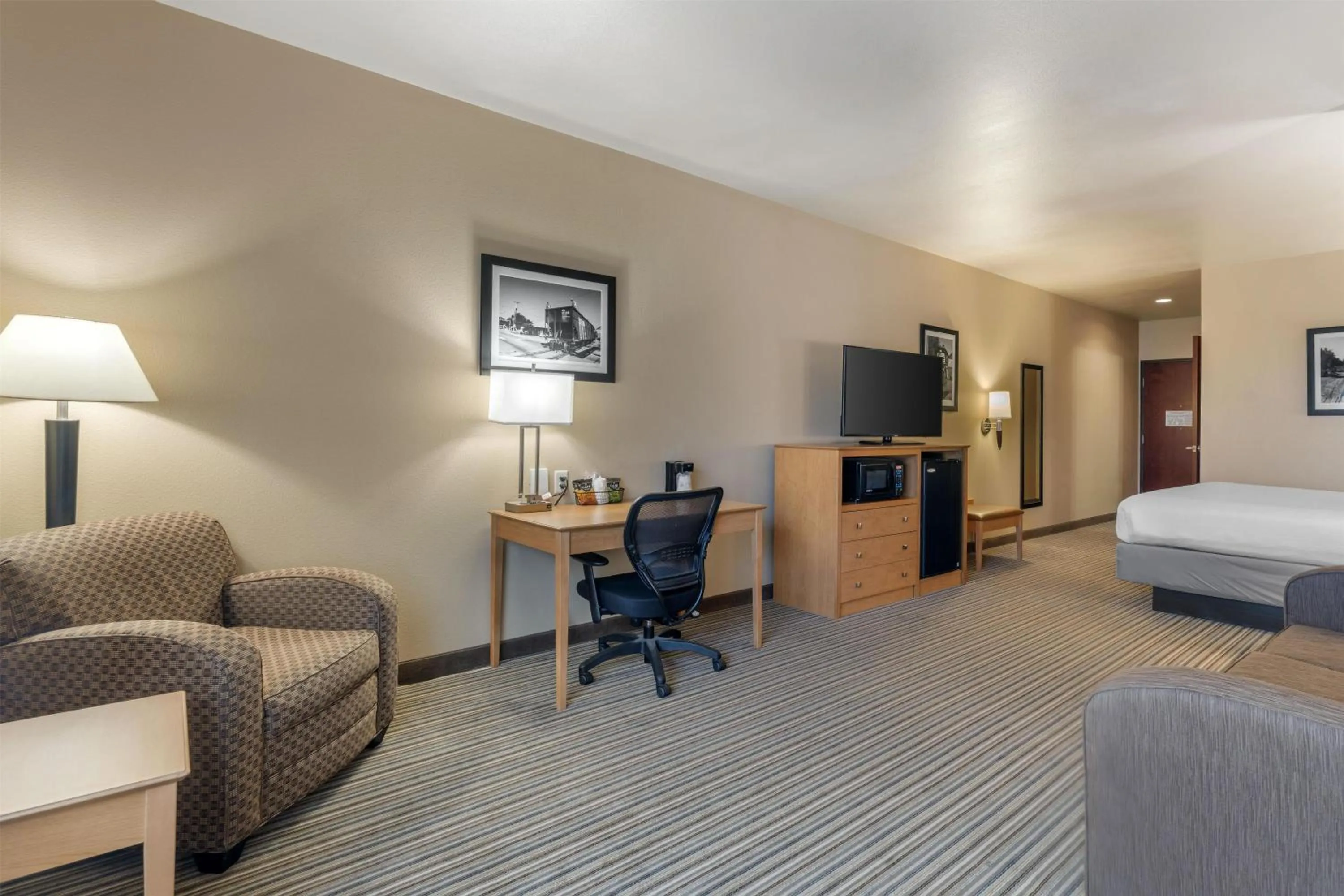 Bedroom, Bed in Best Western Shelby Inn & Suites