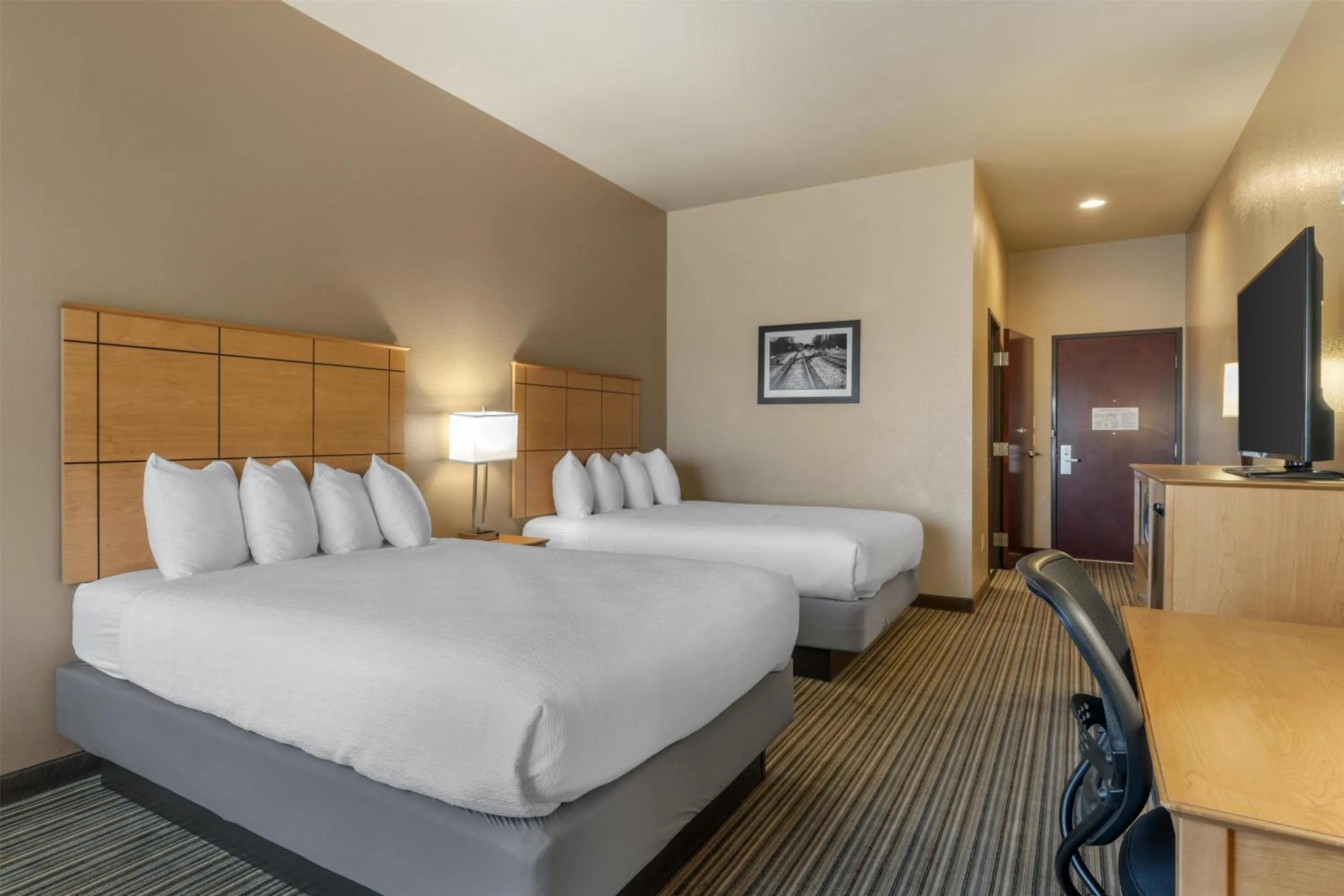 Bedroom, Bed in Best Western Shelby Inn & Suites