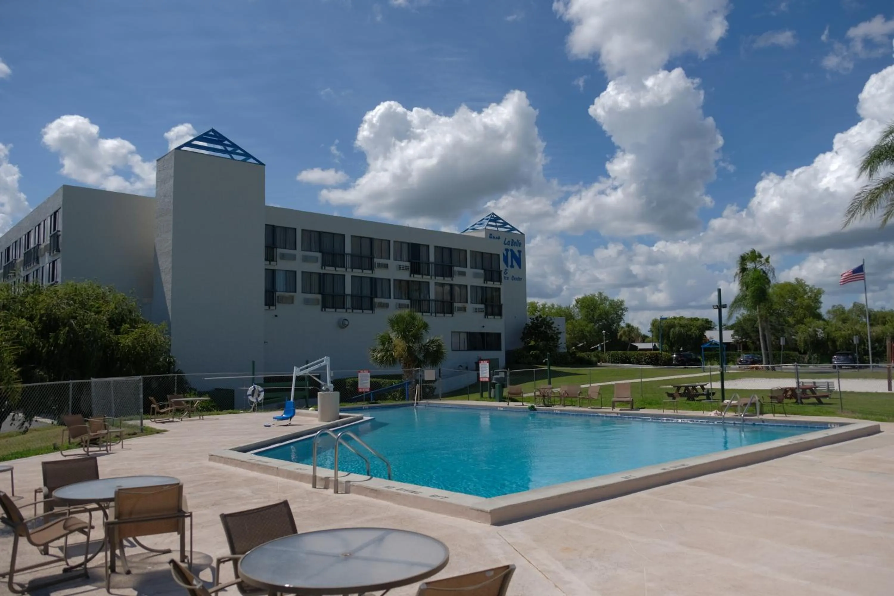 Property building, Swimming Pool in Port LaBelle Inn & Conference Center