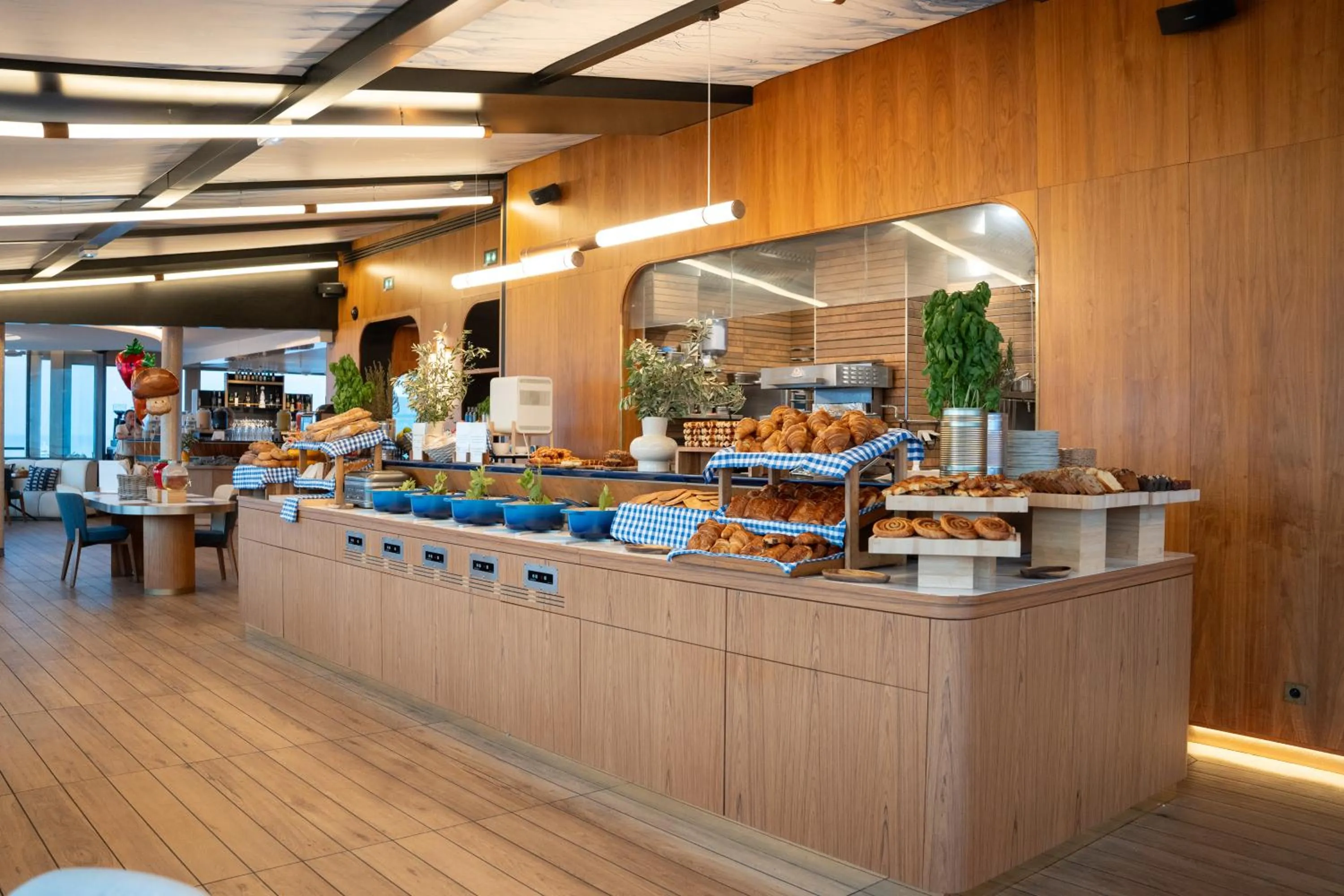 Restaurant/places to eat in Canopy by Hilton Cannes