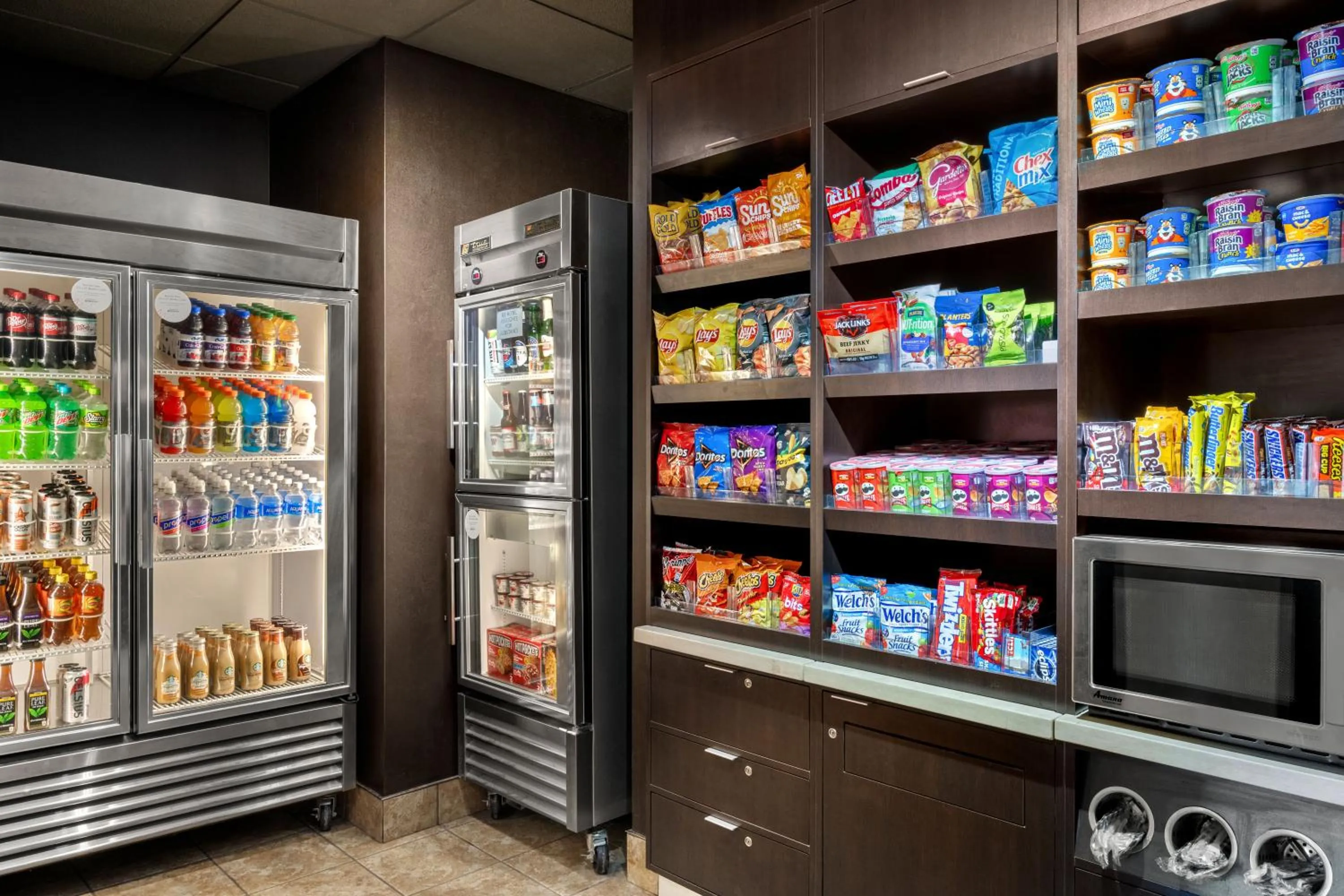 On-site shops in Courtyard by Marriott Evansville East