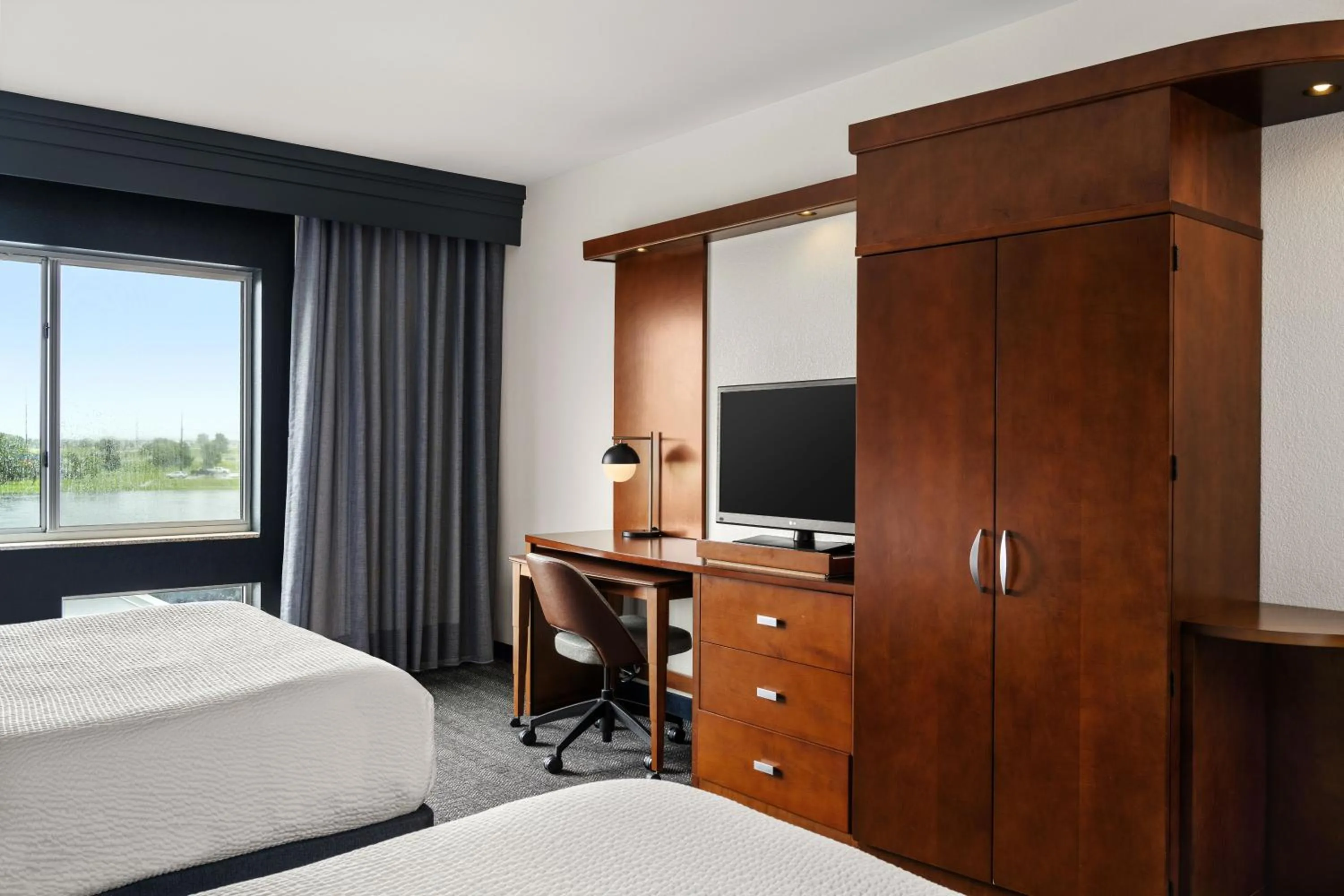 Bedroom, Bed in Courtyard by Marriott Evansville East