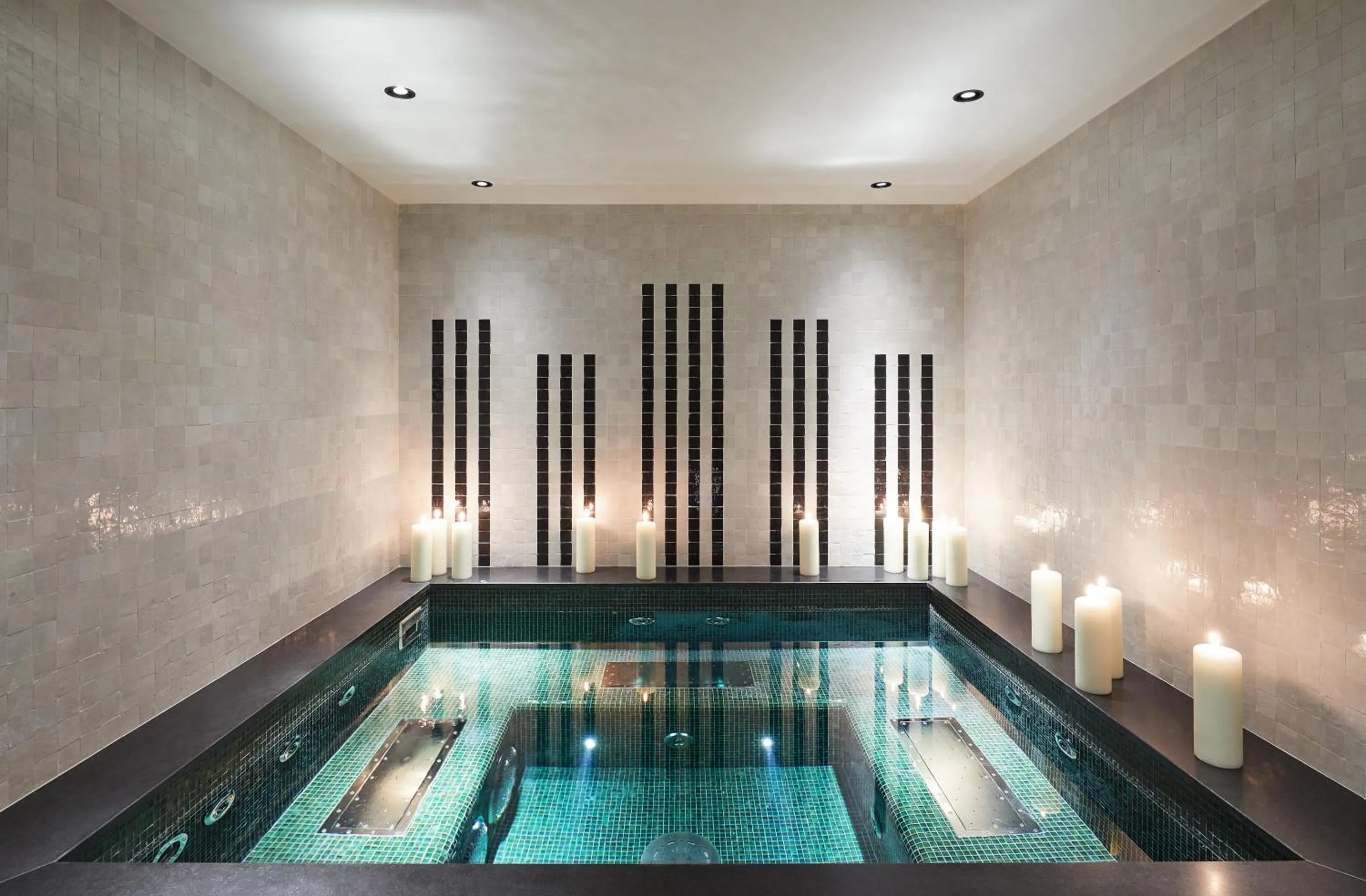 Spa and wellness centre/facilities in Grand Hôtel Du Palais Royal