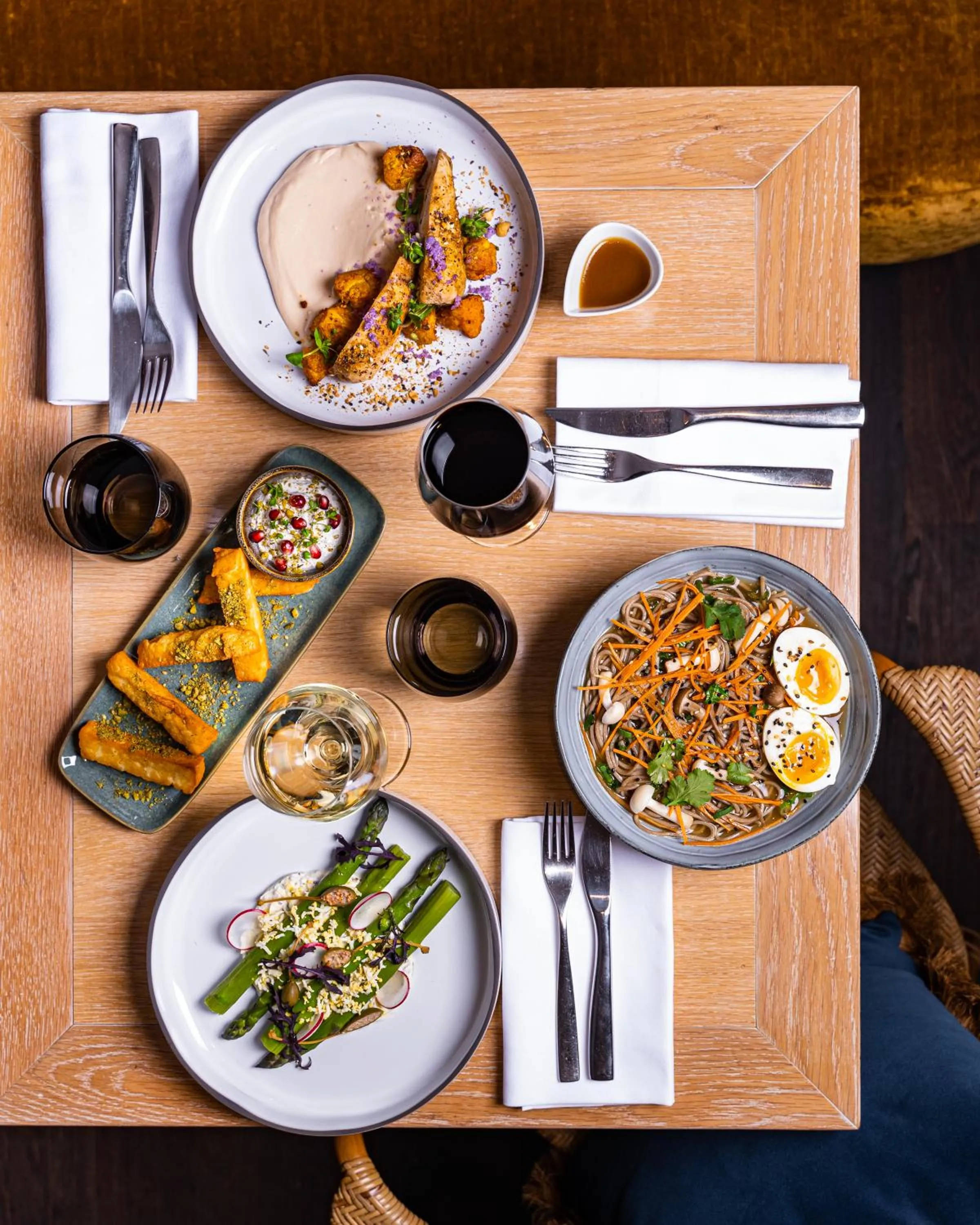 Restaurant/places to eat in Grand Hôtel Du Palais Royal