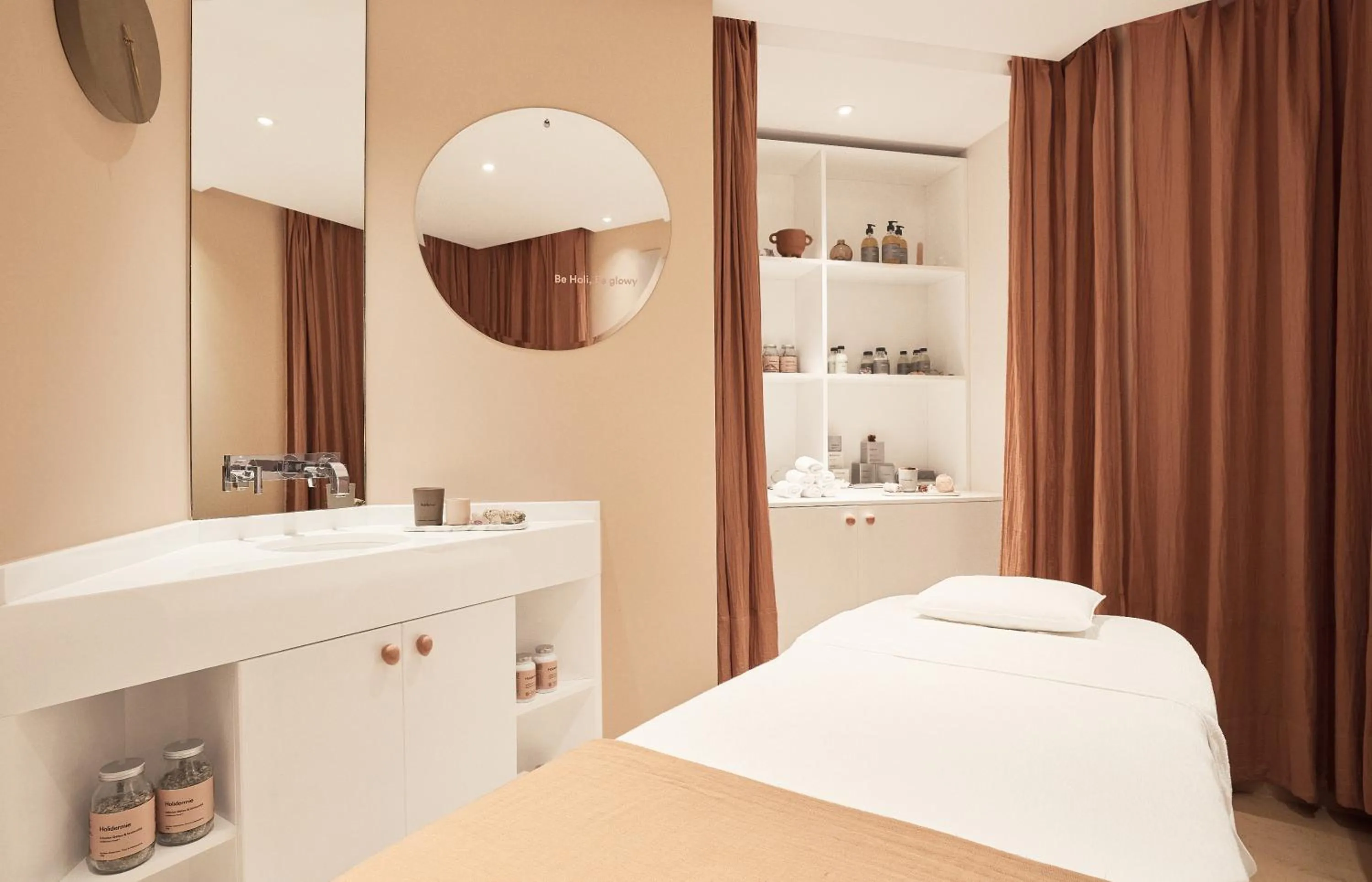 Spa and wellness centre/facilities, Bed in Grand Hôtel Du Palais Royal