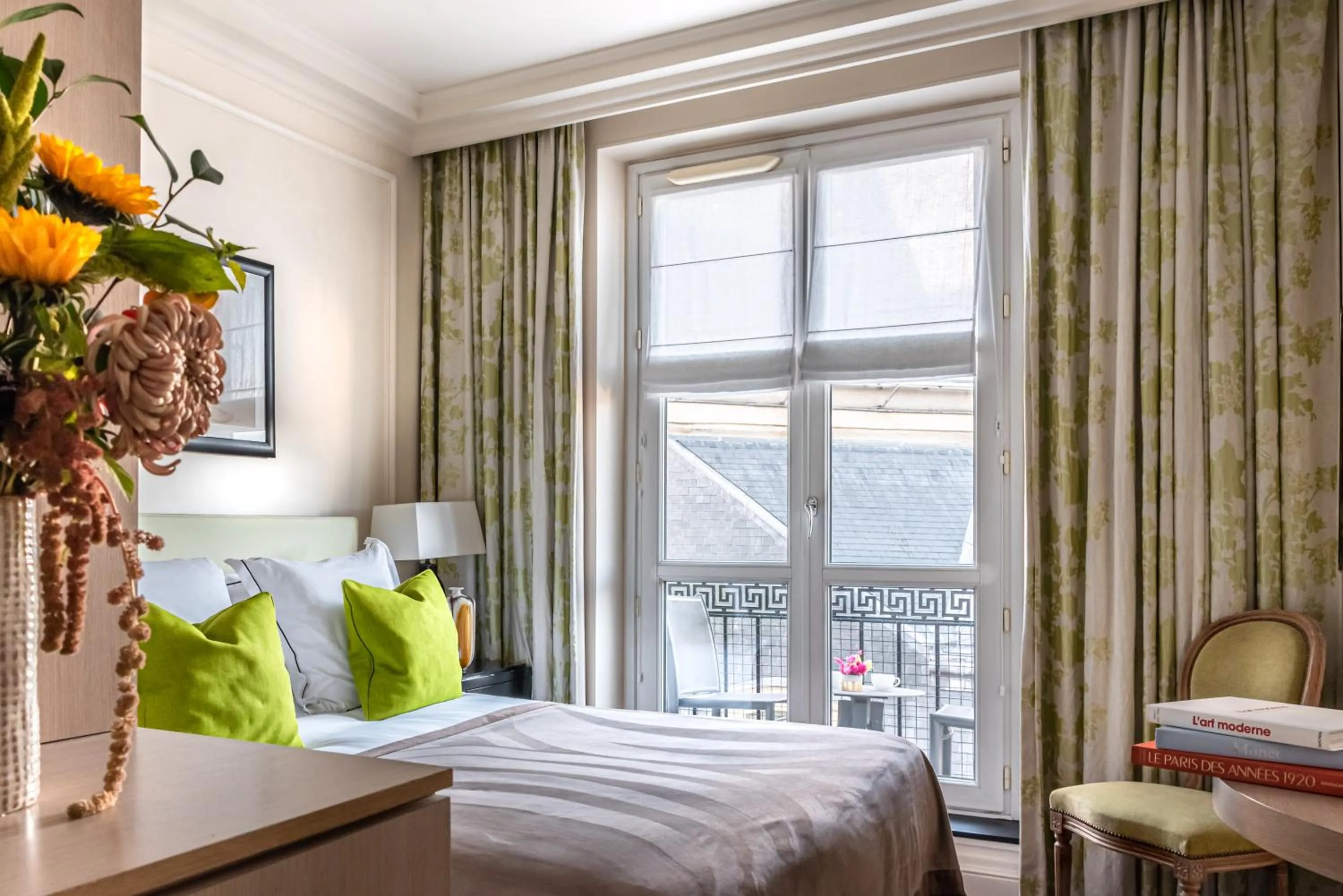 Bedroom, Bed in Grand Hôtel Du Palais Royal