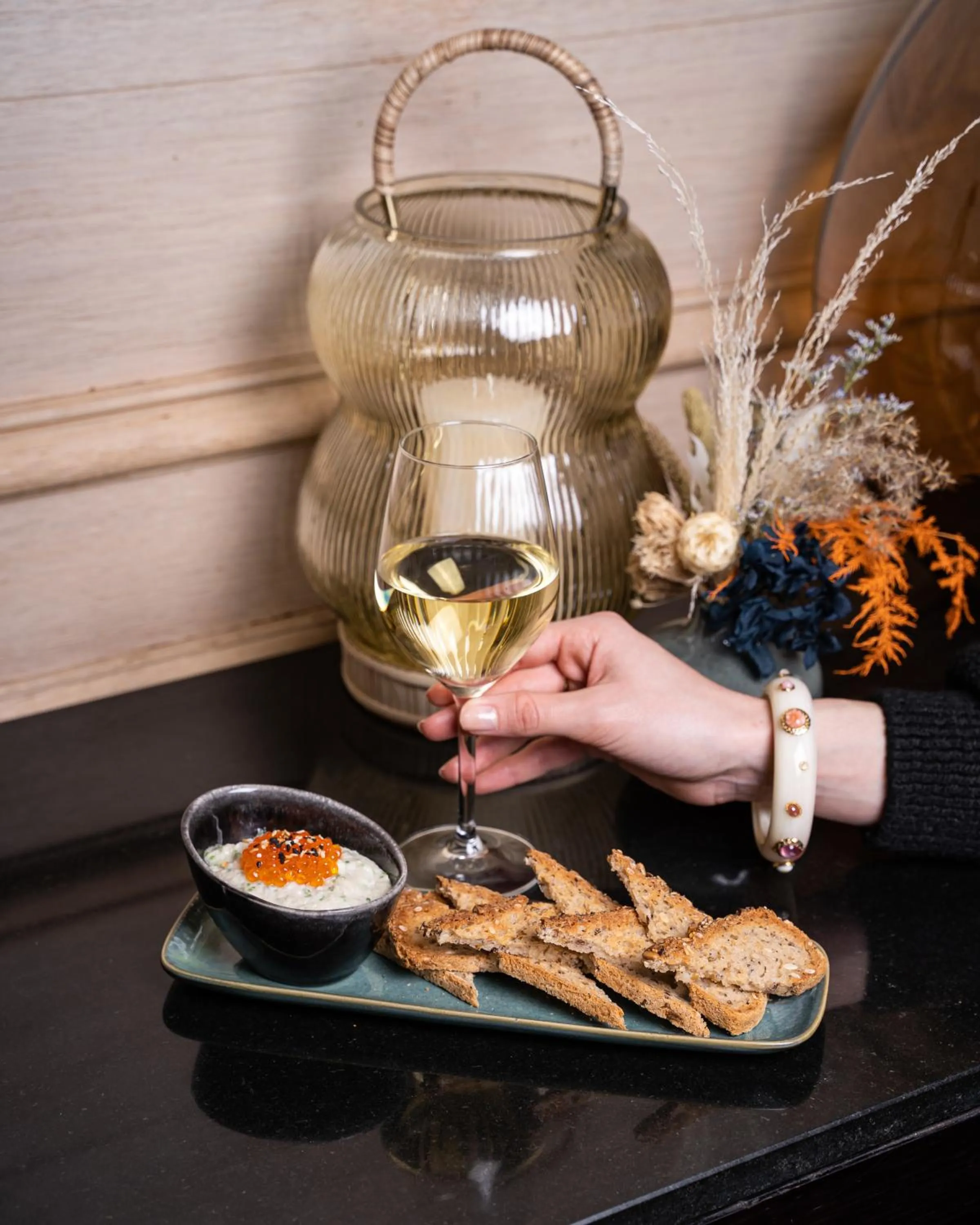 Restaurant/places to eat in Grand Hôtel Du Palais Royal