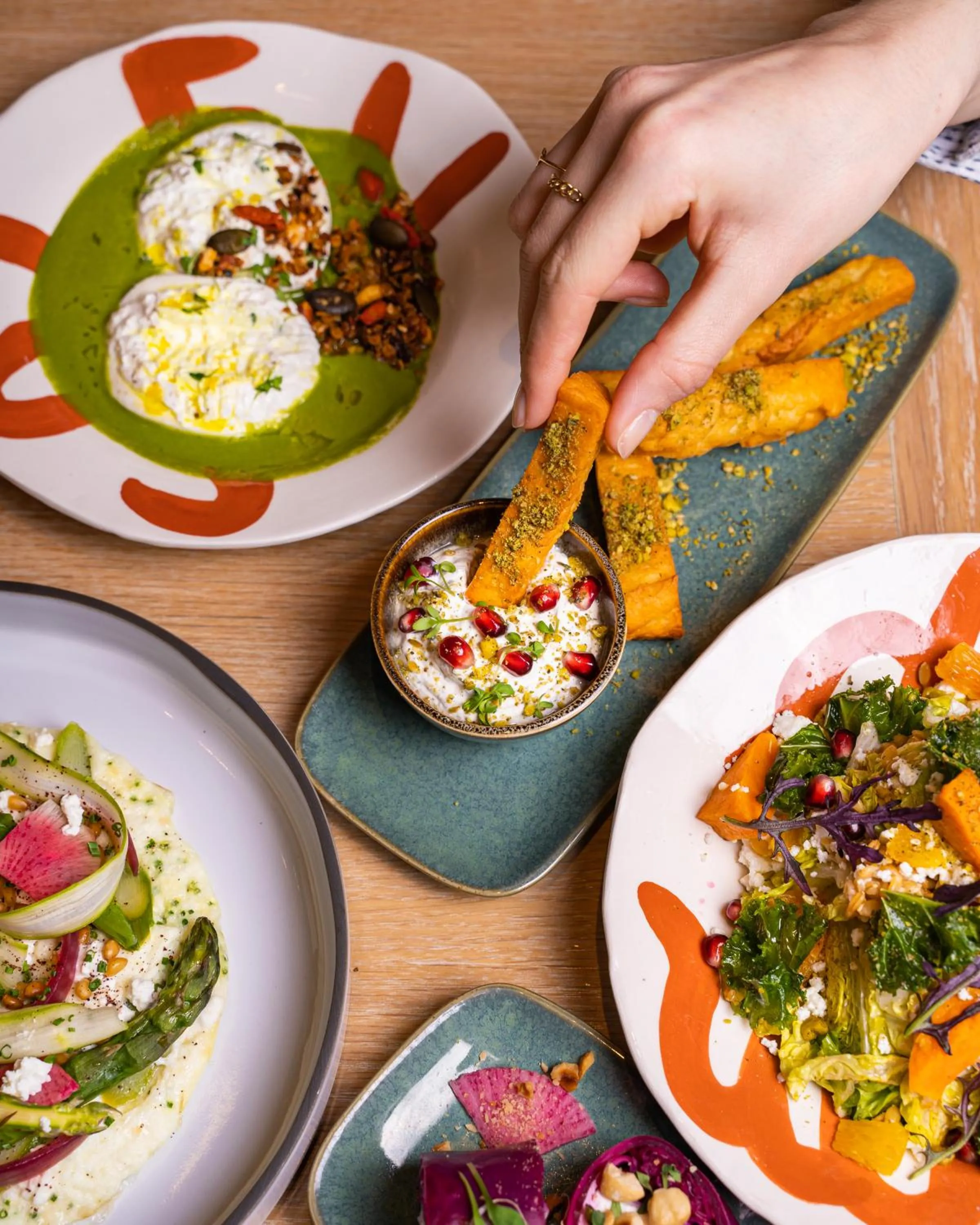 Restaurant/places to eat in Grand Hôtel Du Palais Royal