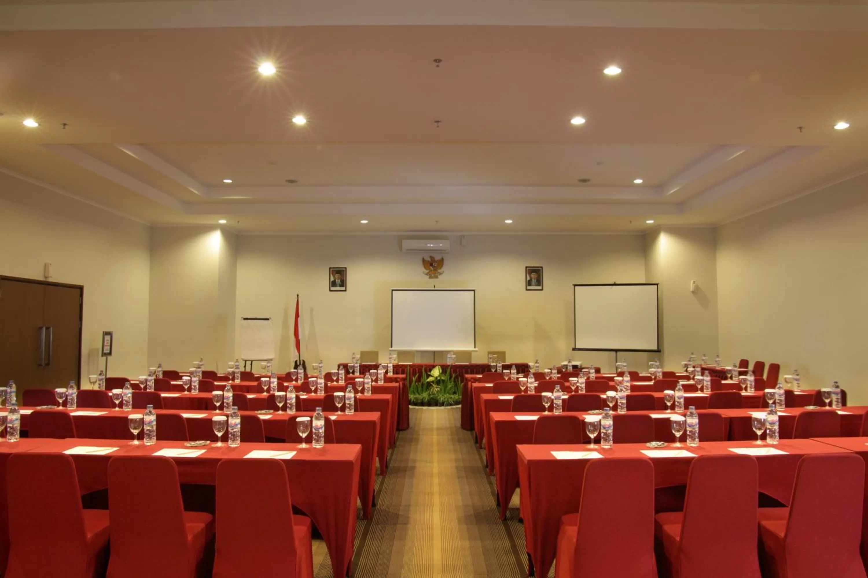 Business facilities in Bueno Colombo Hotel Yogyakarta