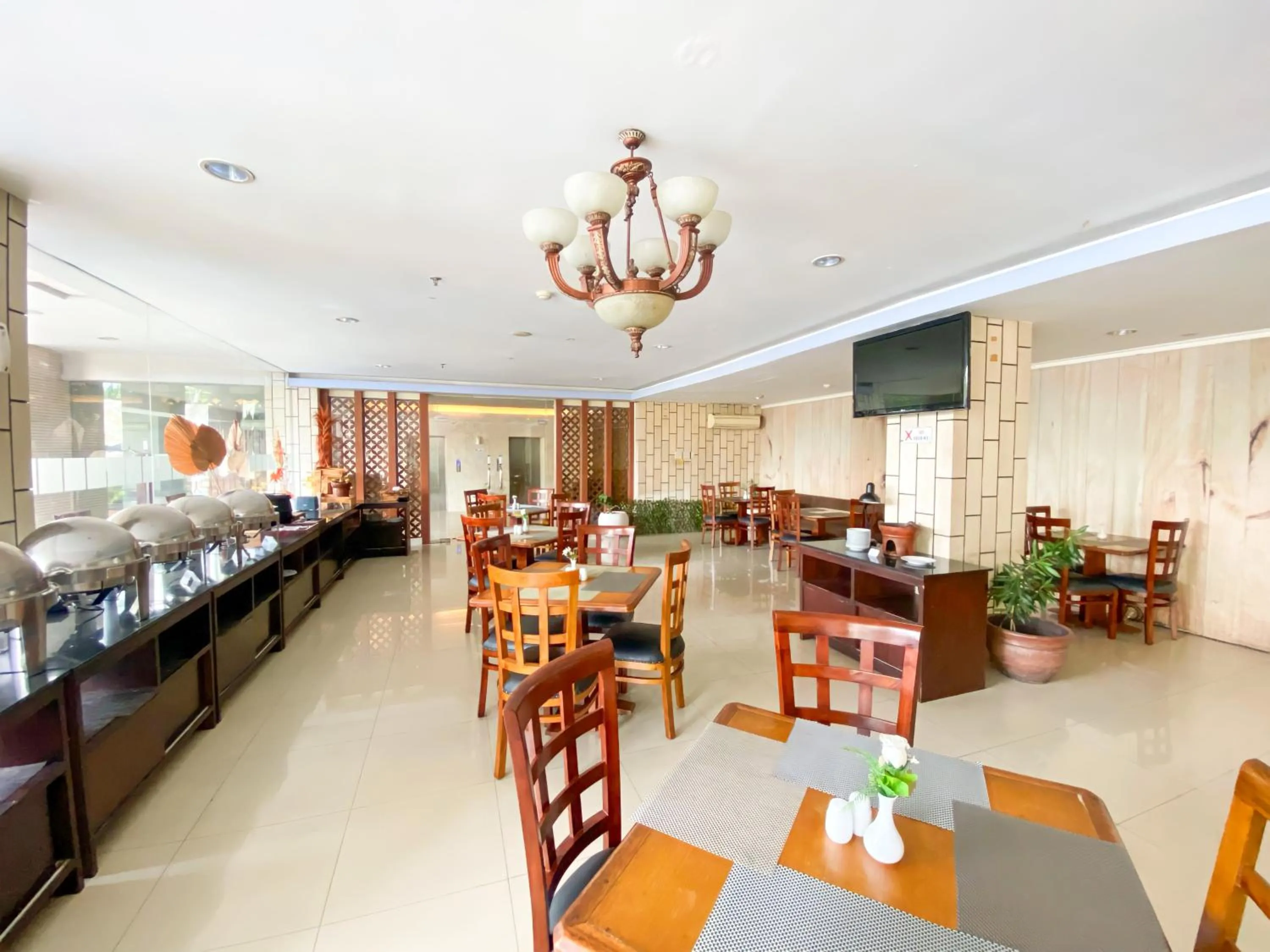 Restaurant/places to eat in Bueno Colombo Hotel Yogyakarta