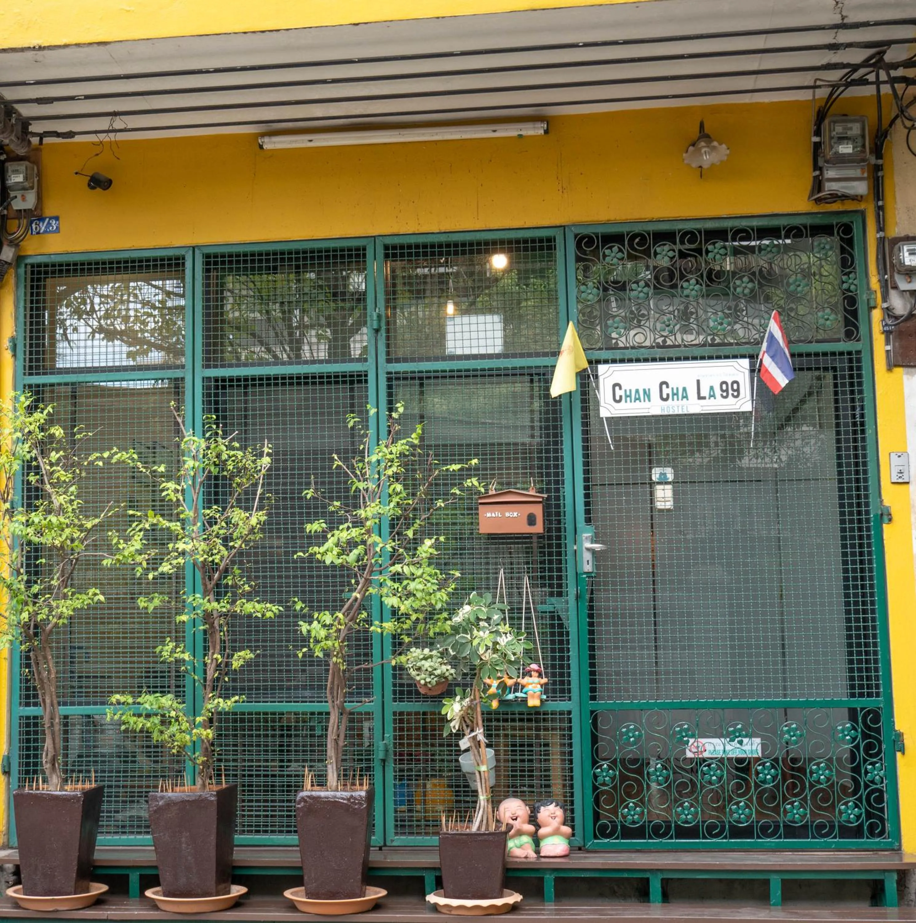 Facade/entrance in Chan Cha La 99 Hostel