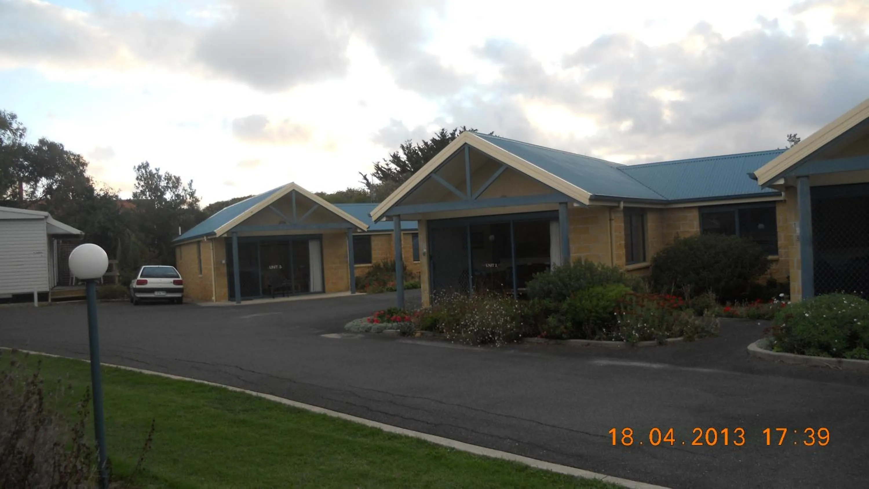 Facade/entrance in Summers Rest Units