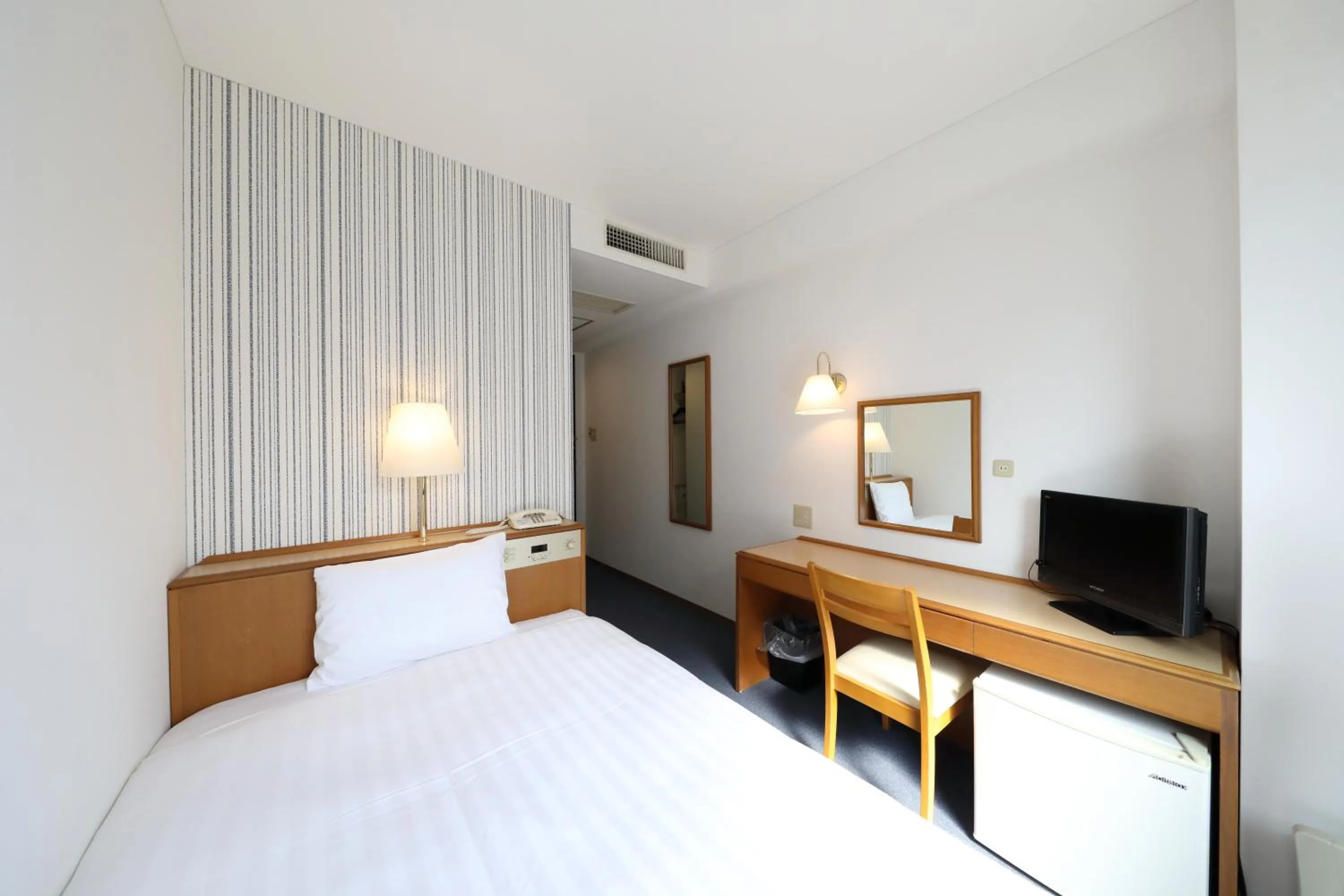 Bed in Smile Hotel Nihombashi Mitsukoshimae