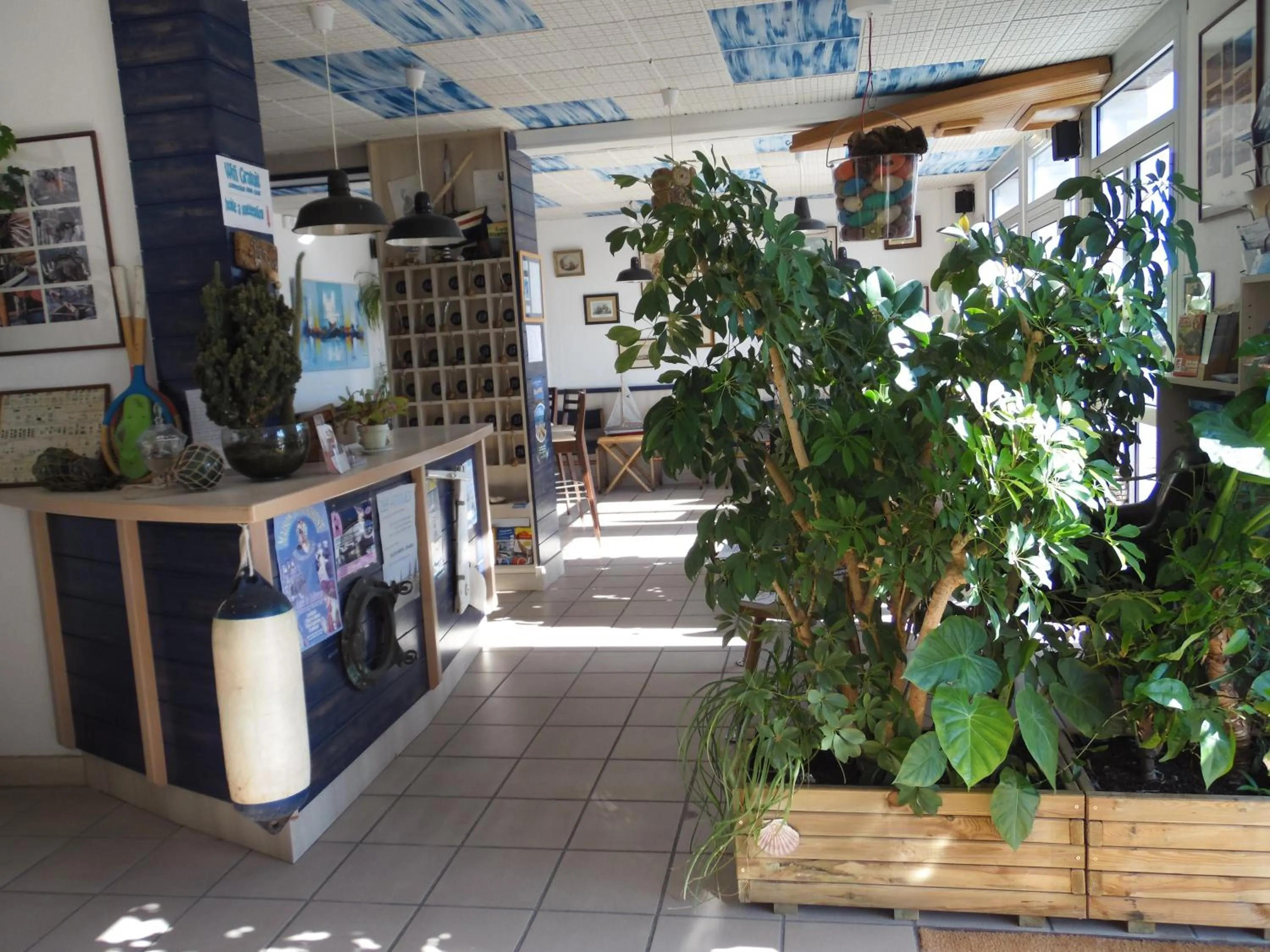 Lobby or reception in Hôtel du Petit Matelot