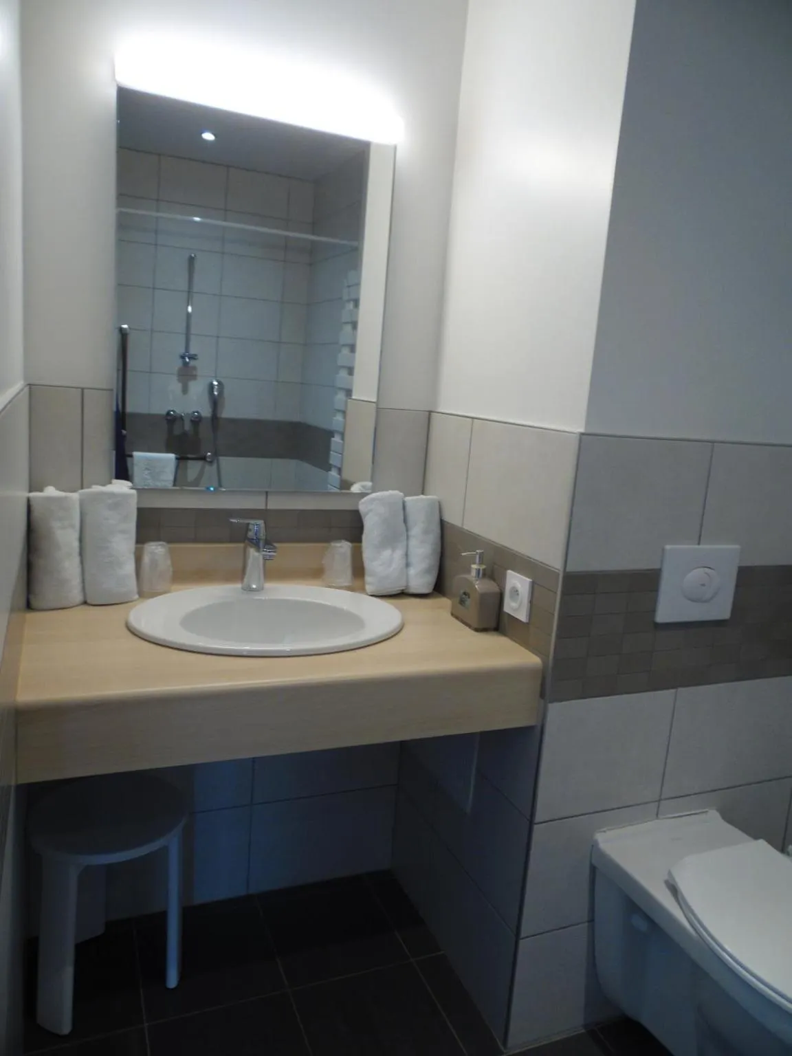 Bathroom in Hôtel du Petit Matelot