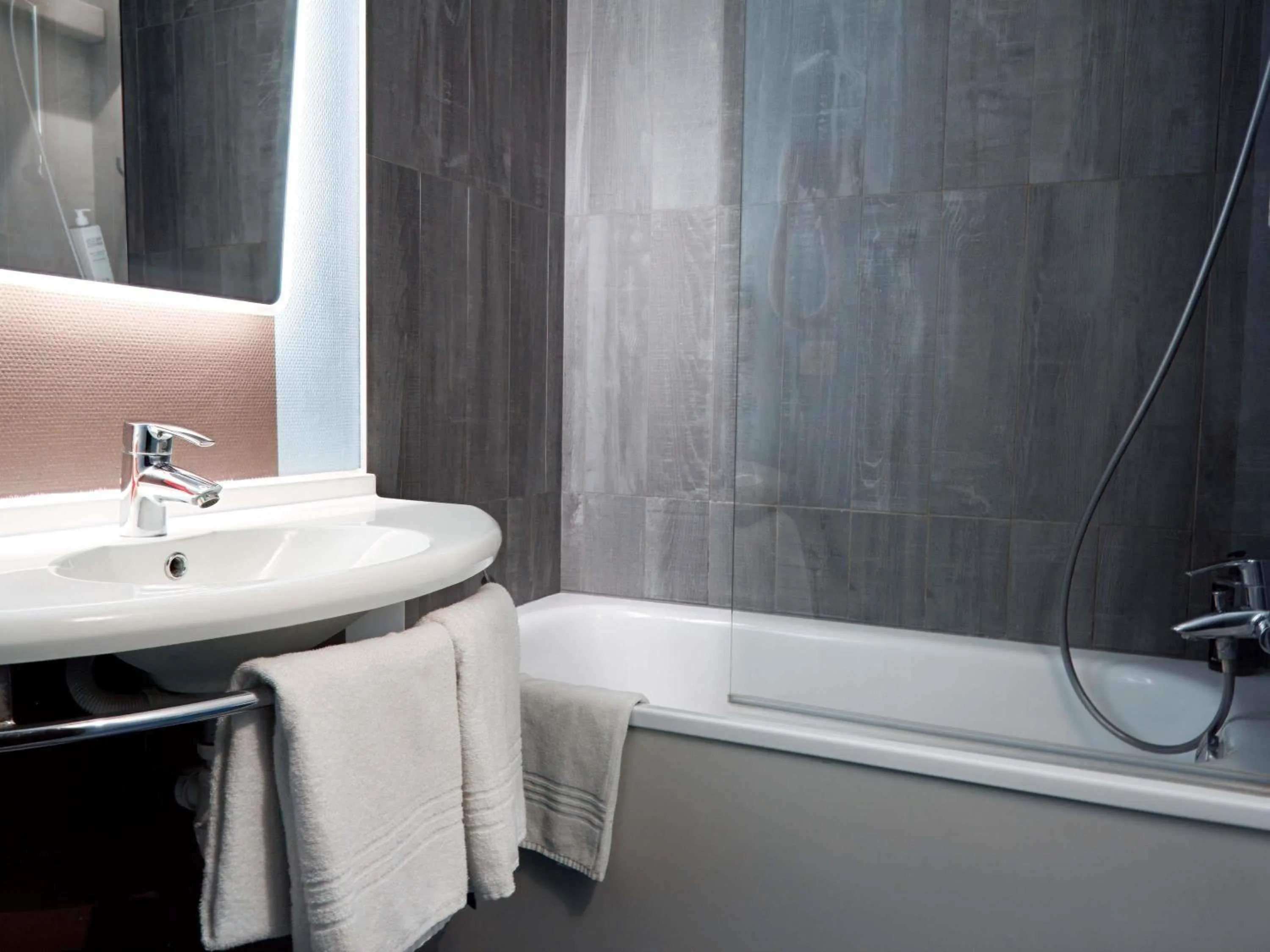 Bedroom in ibis Amboise