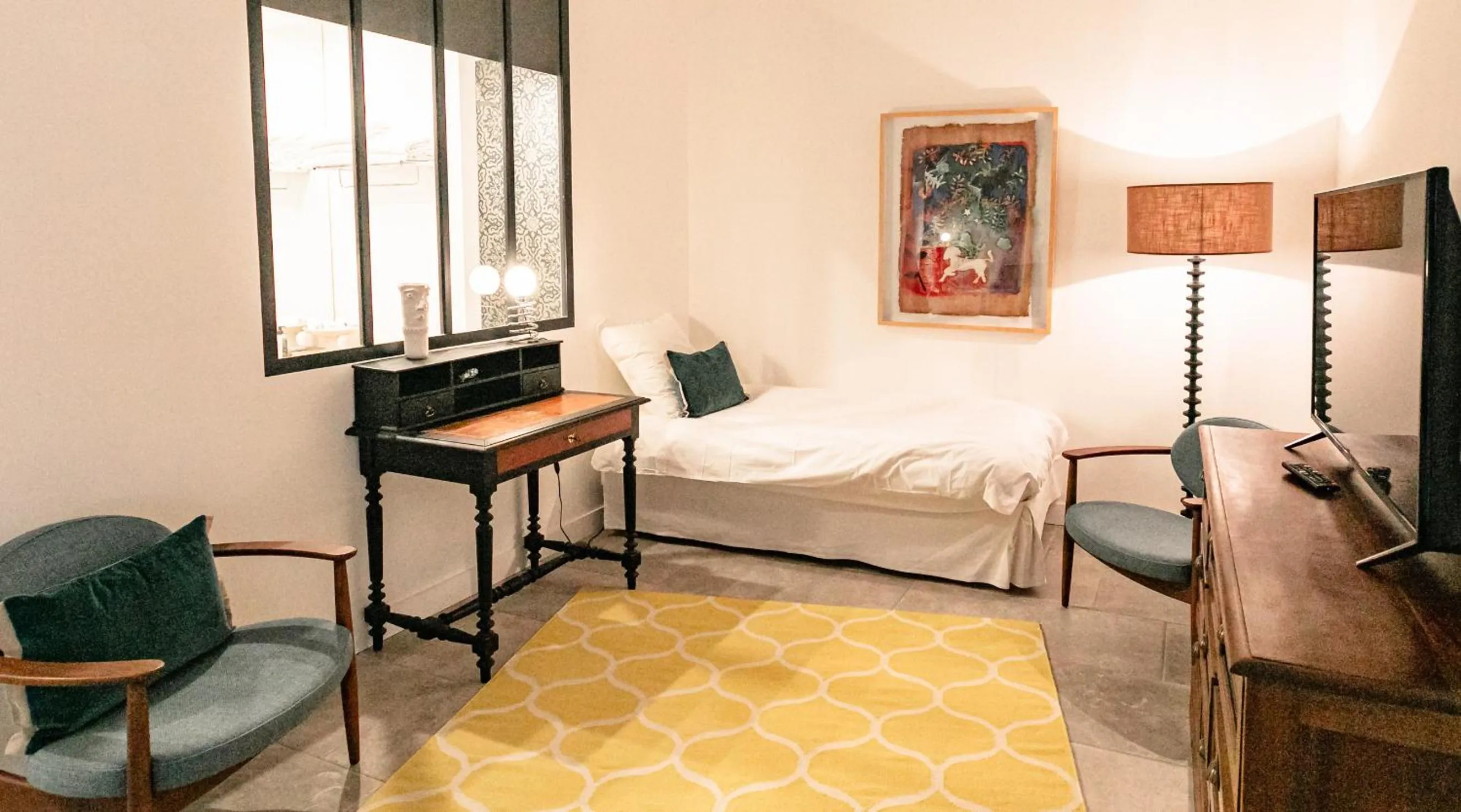 Bedroom, Seating Area in Gabrielle Jeanne