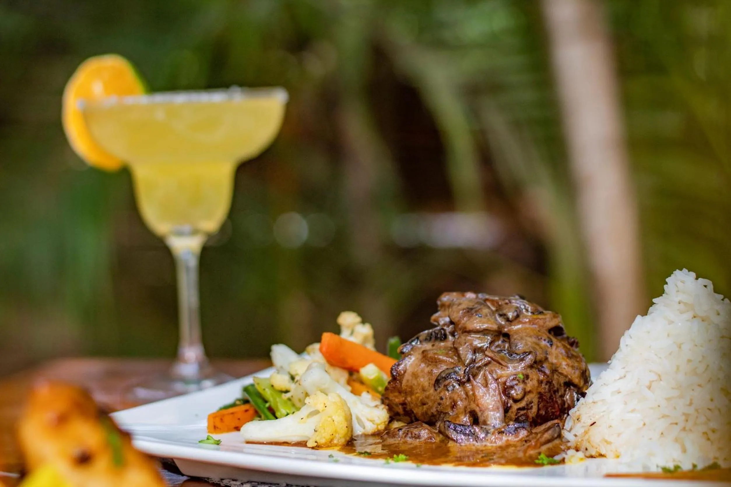 Restaurant/places to eat in Cafe Playa Negra Hotel