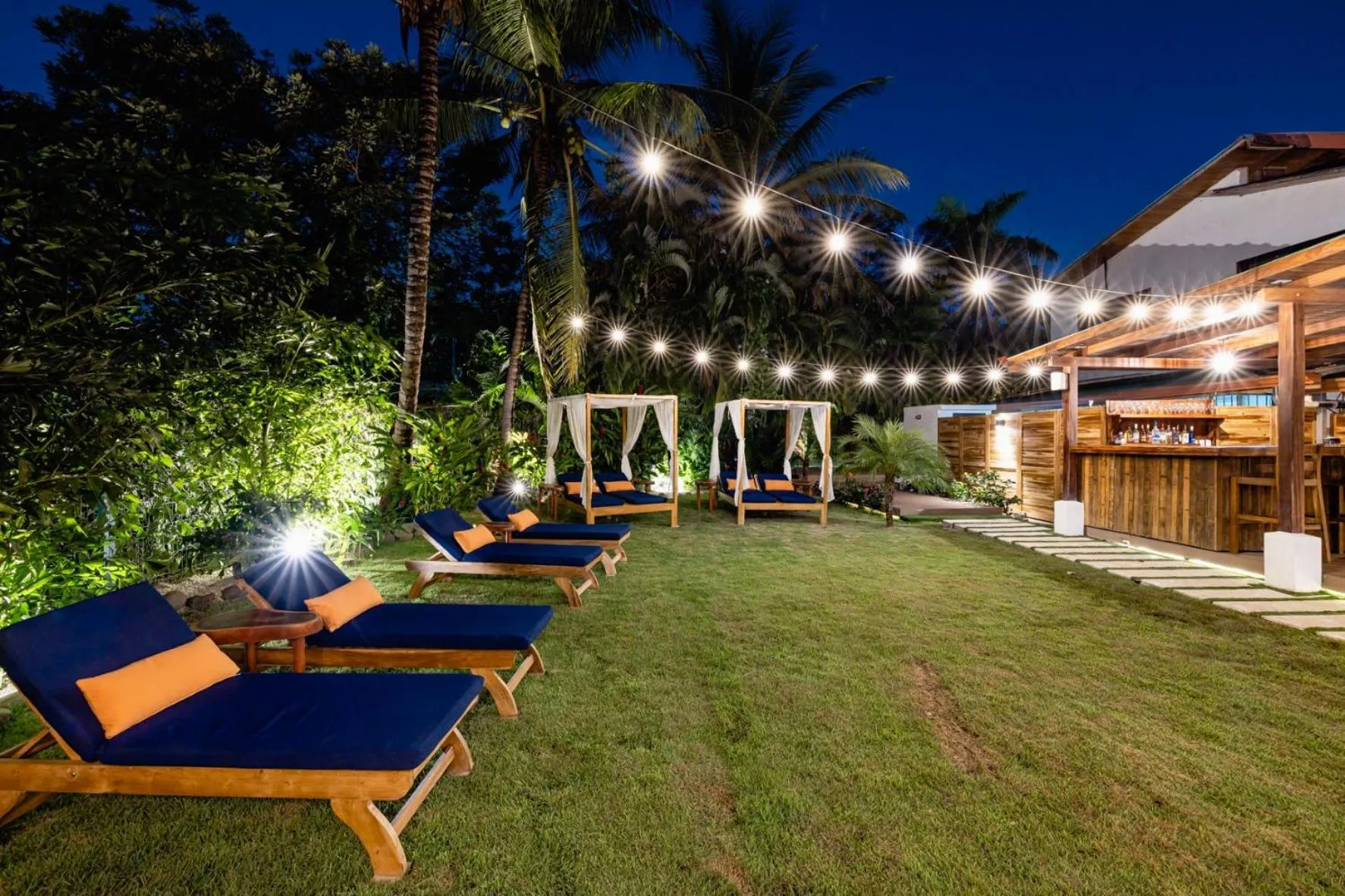 Garden in Cafe Playa Negra Hotel