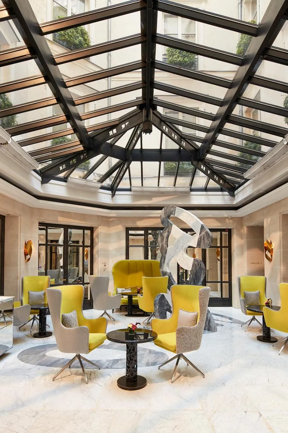 Lobby or reception in Le Burgundy Paris