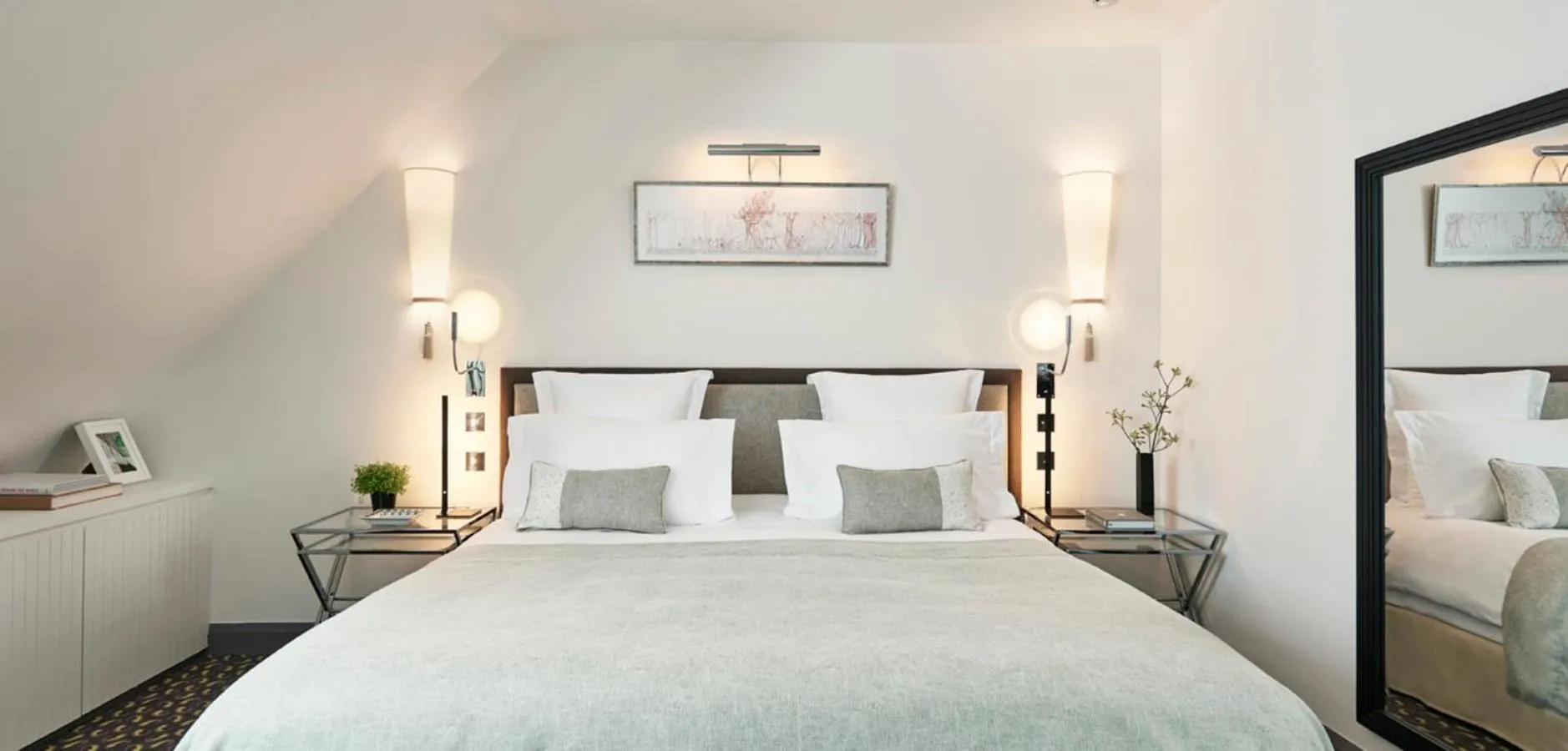 Bed in Le Burgundy Paris