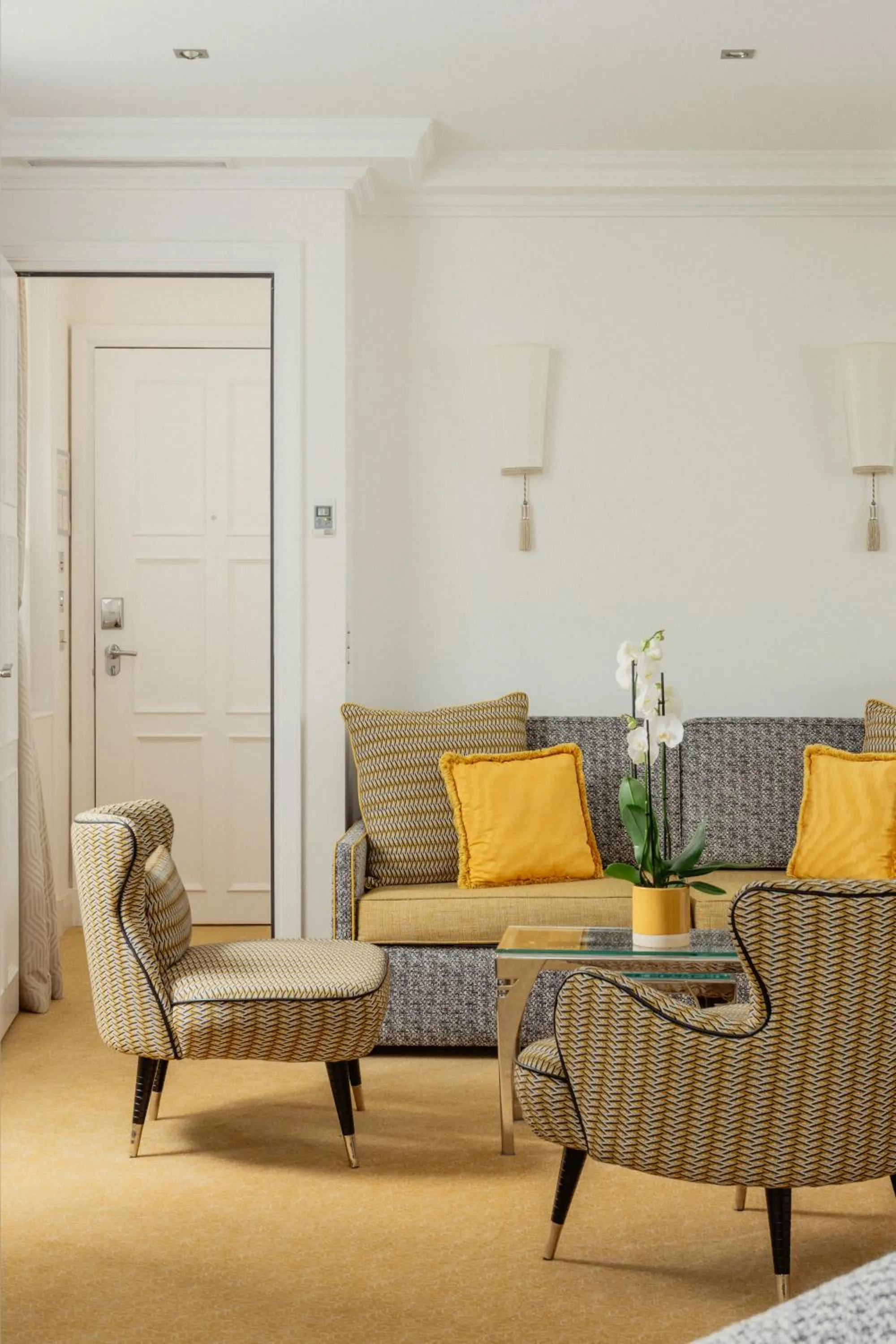 Living room in Le Burgundy Paris