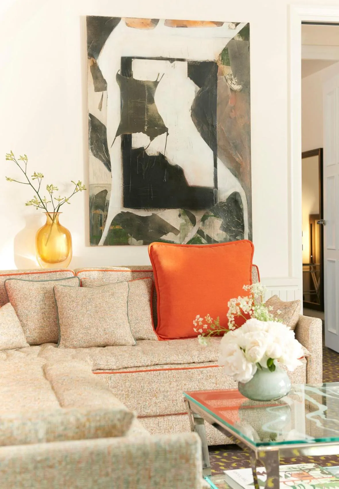 Decorative detail in Le Burgundy Paris