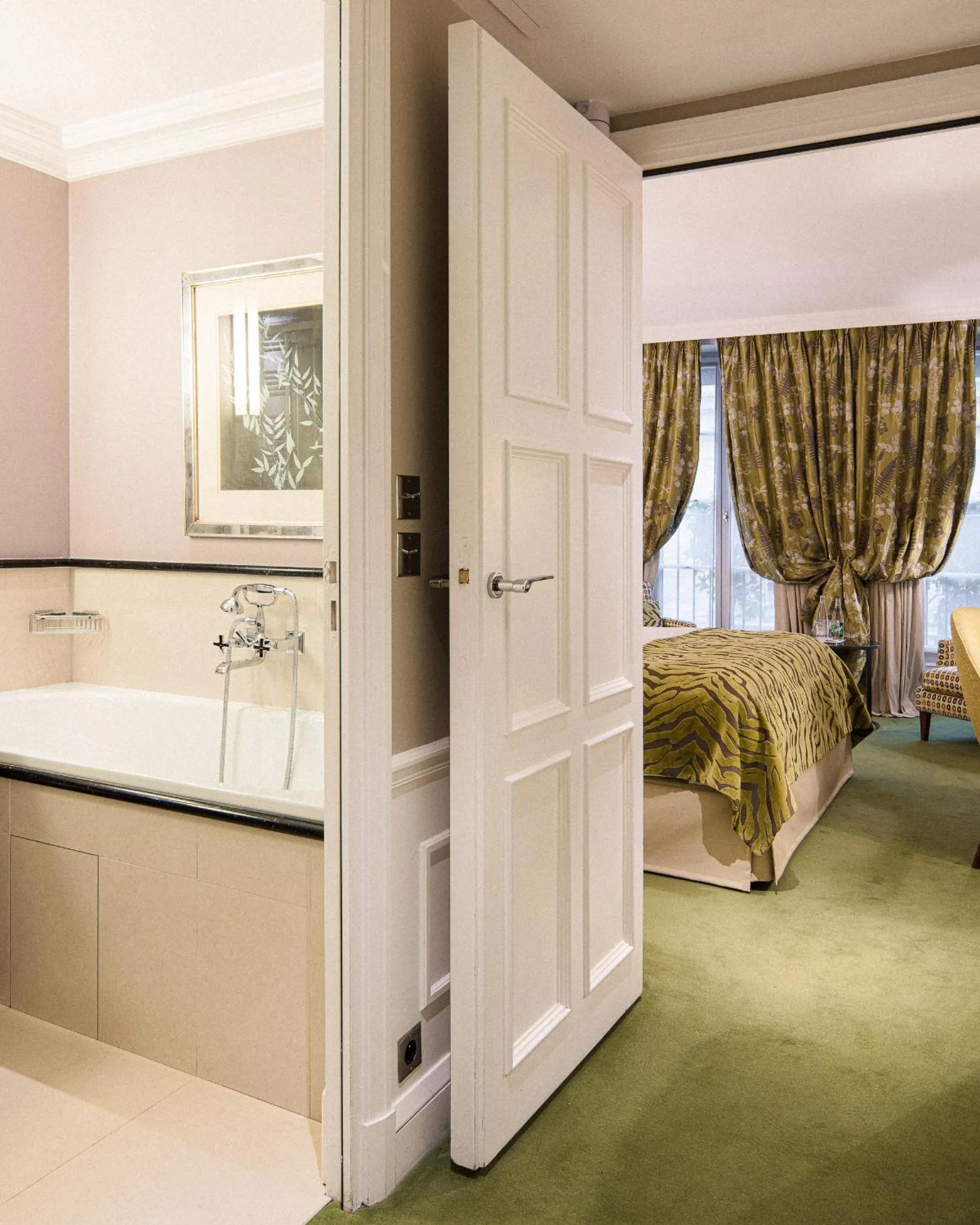 Bed in Le Burgundy Paris