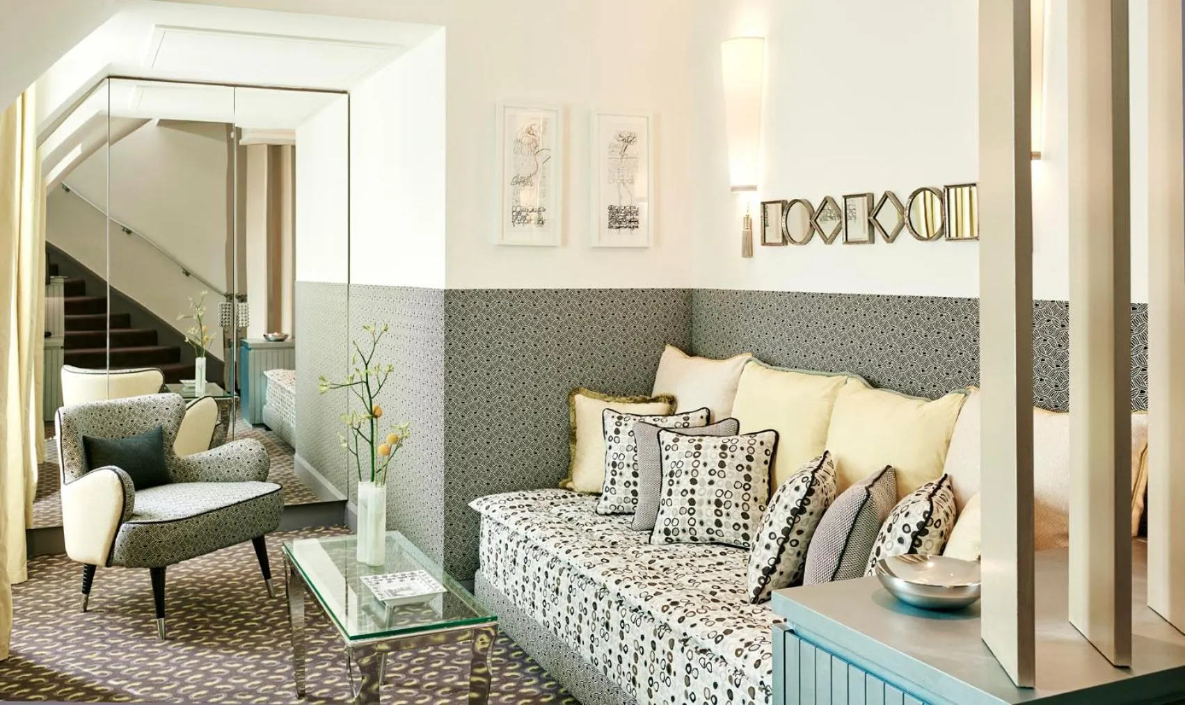 Living room in Le Burgundy Paris