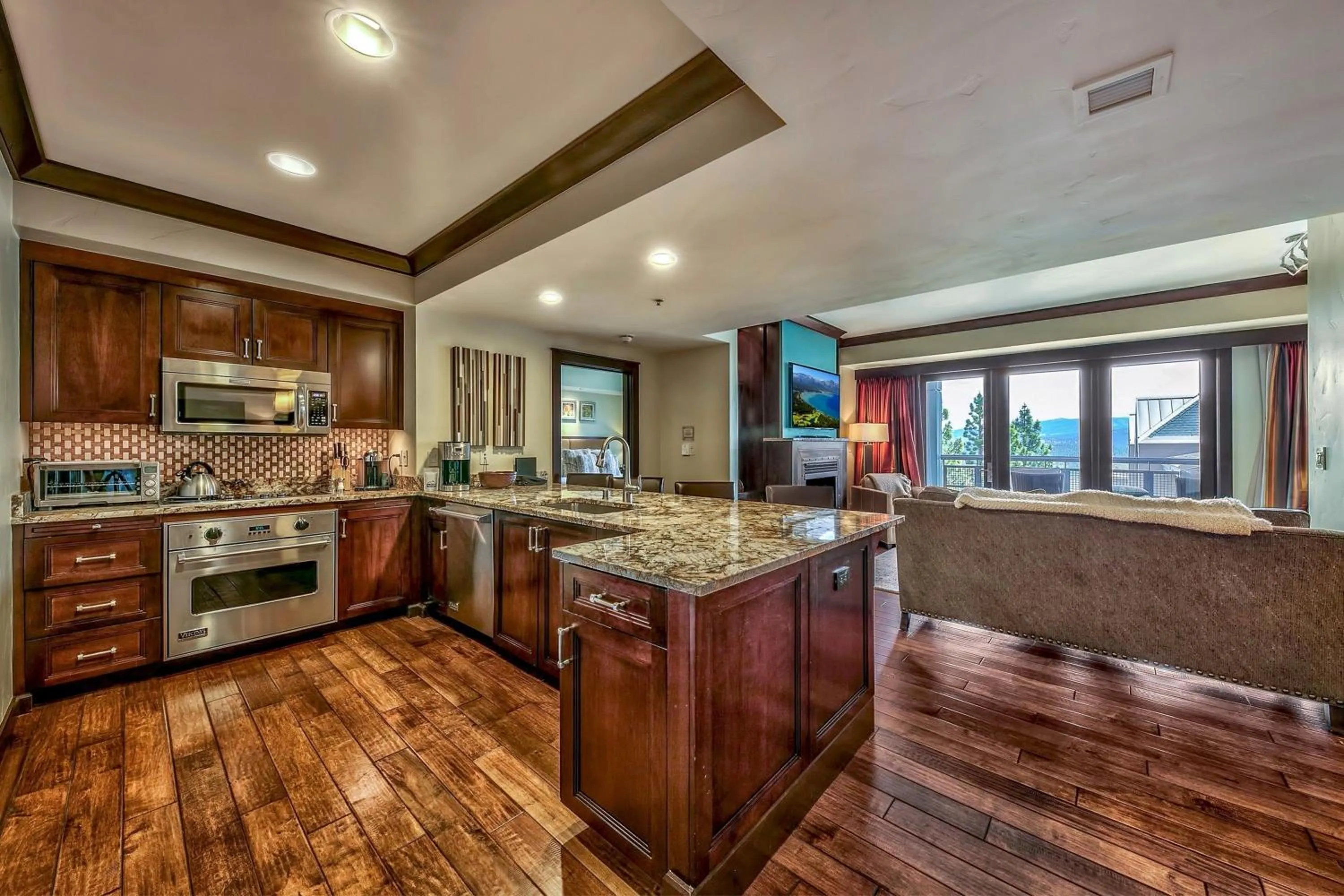 Kitchen or kitchenette in Constellation Residences