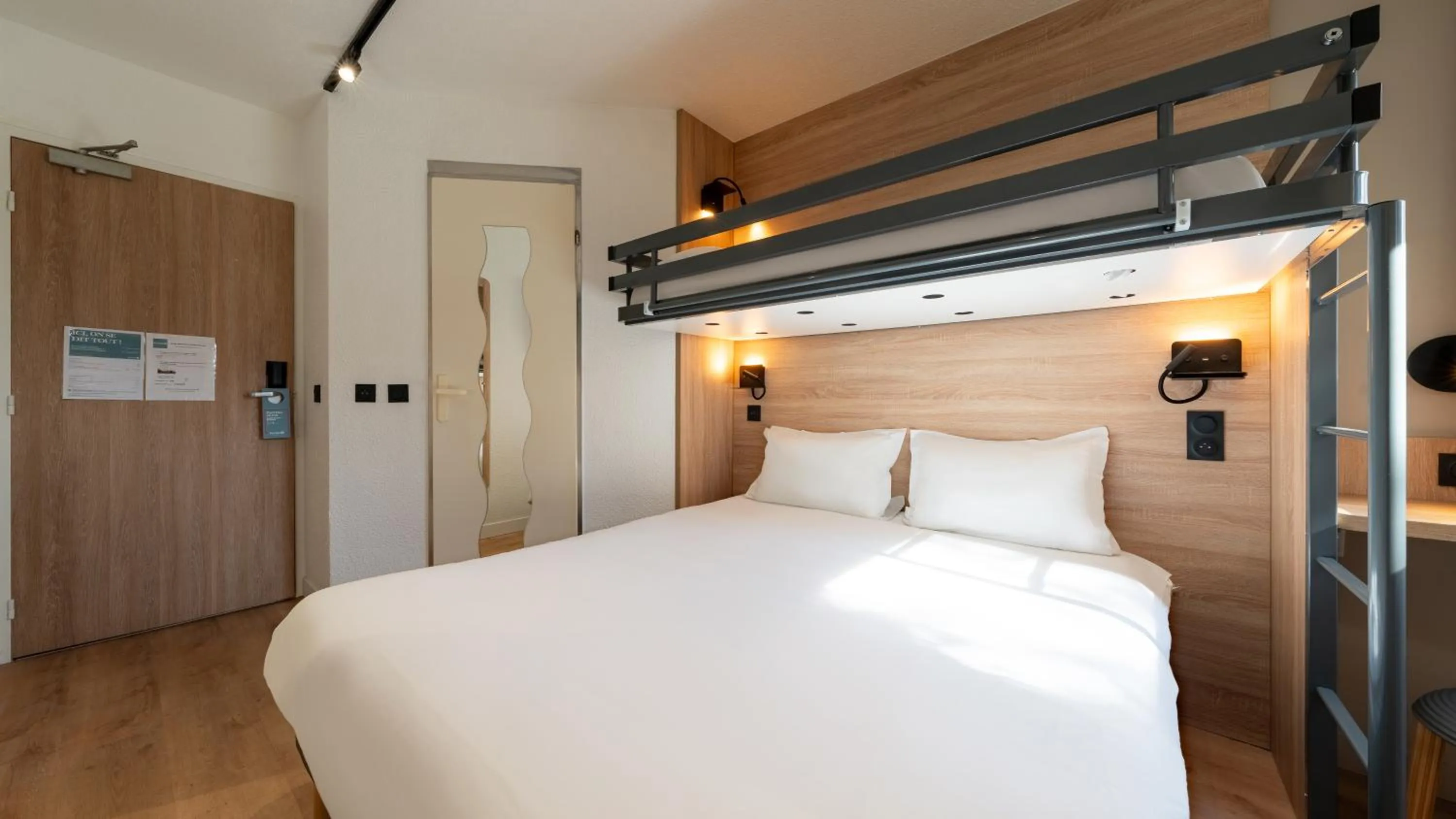 Toilet, Bed in KYRIAD ECO LILLE SUD - Noyelles Godault