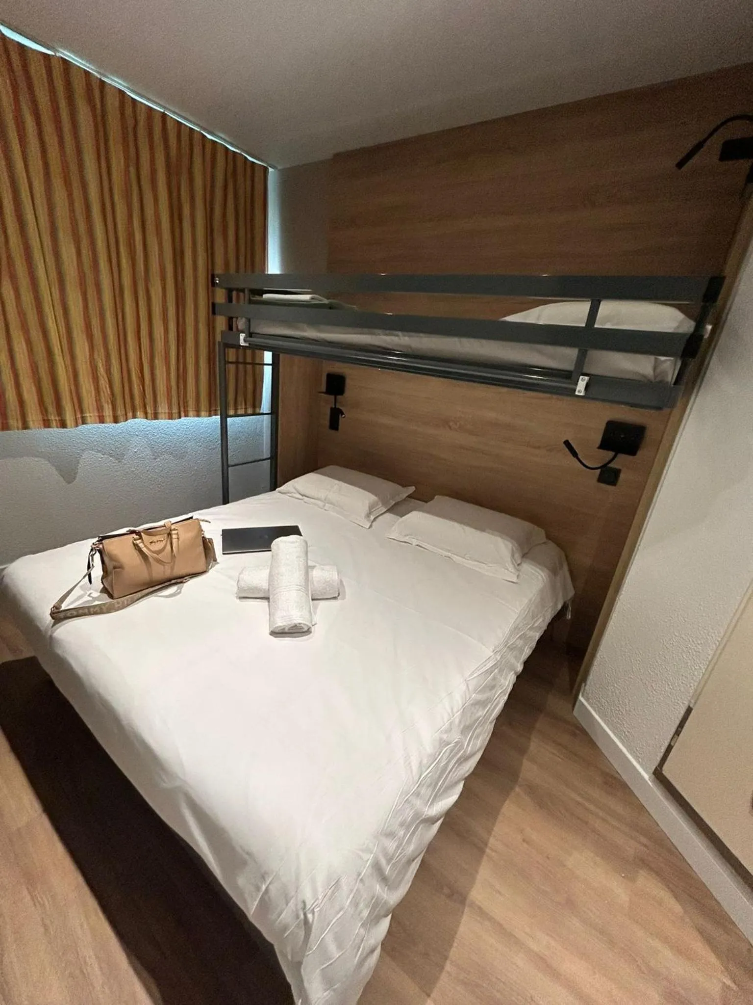 Bed in Hotel Cerise Lens