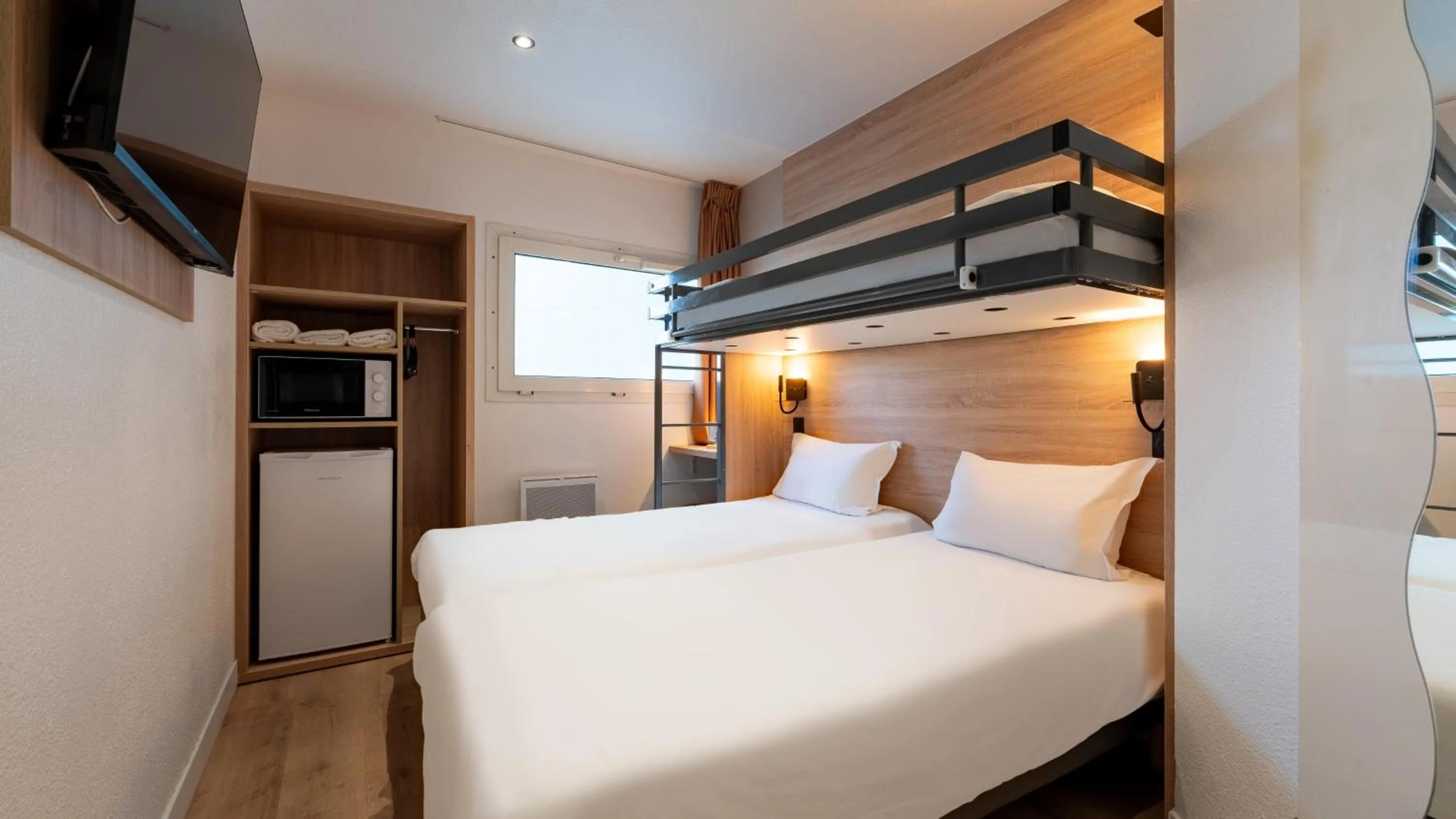 Toilet, Bed in KYRIAD ECO LILLE SUD - Noyelles Godault