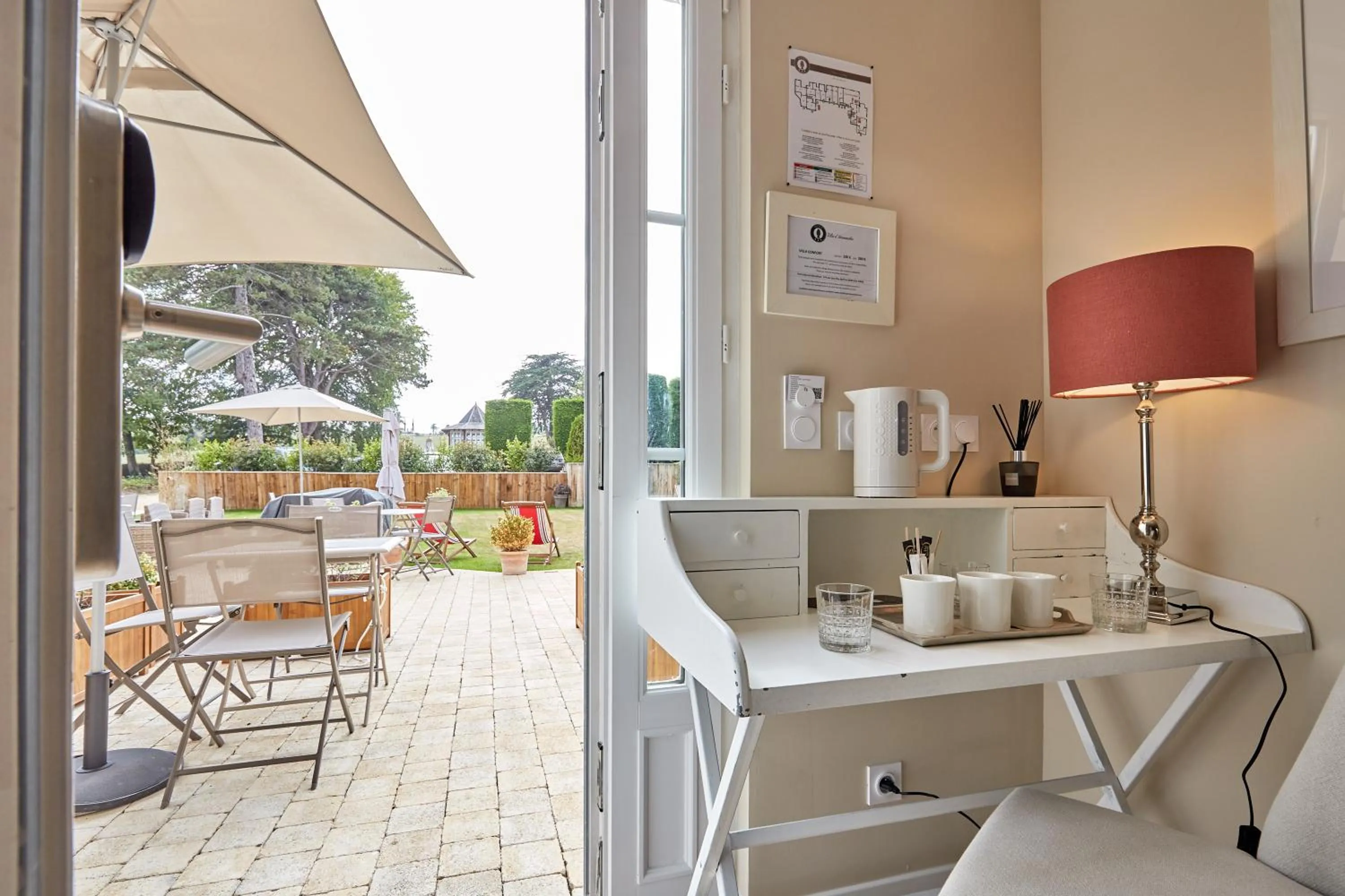 Coffee/tea facilities in Les Villas d'Arromanches, Teritoria
